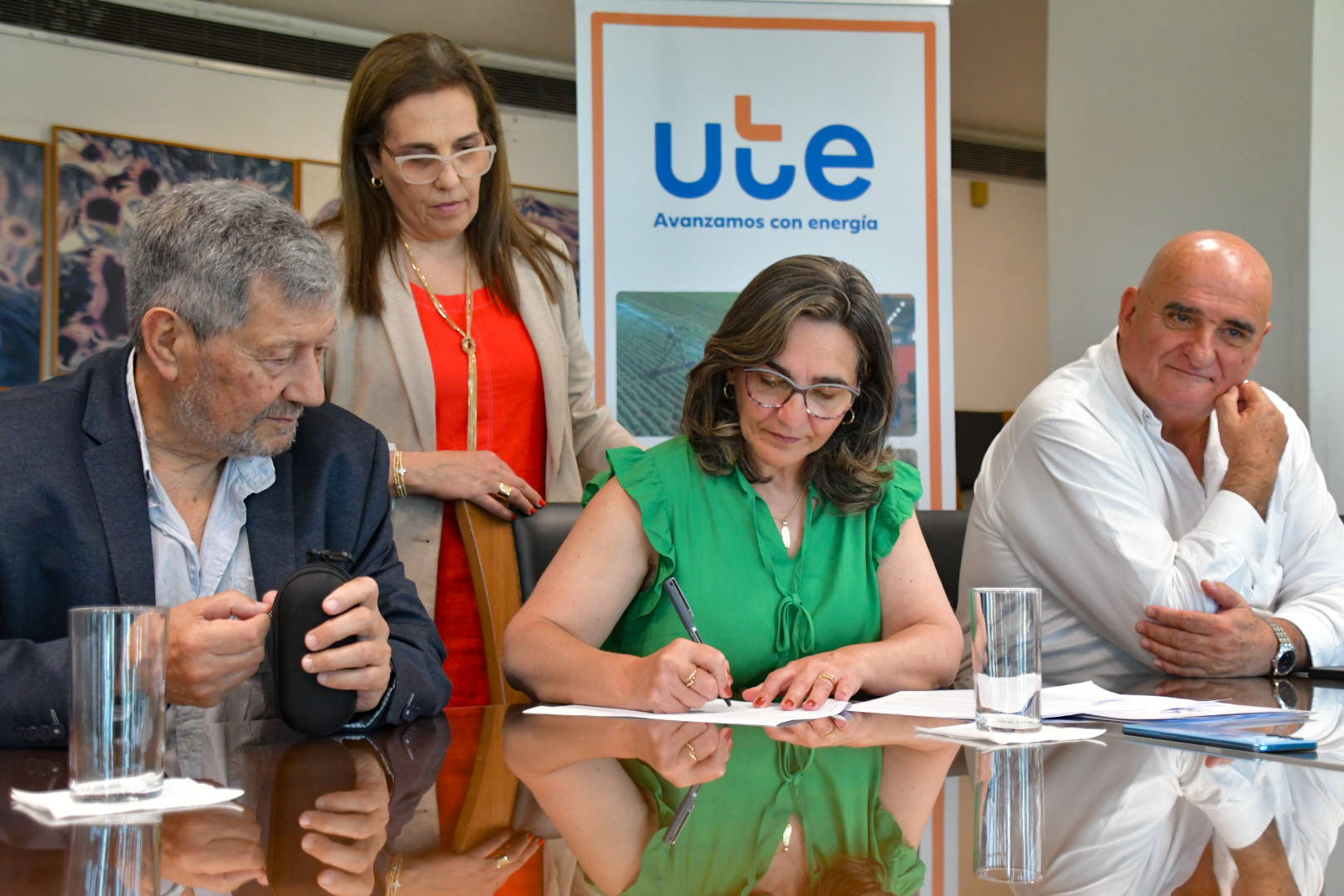 Convenio marco entre UTE y DINALI