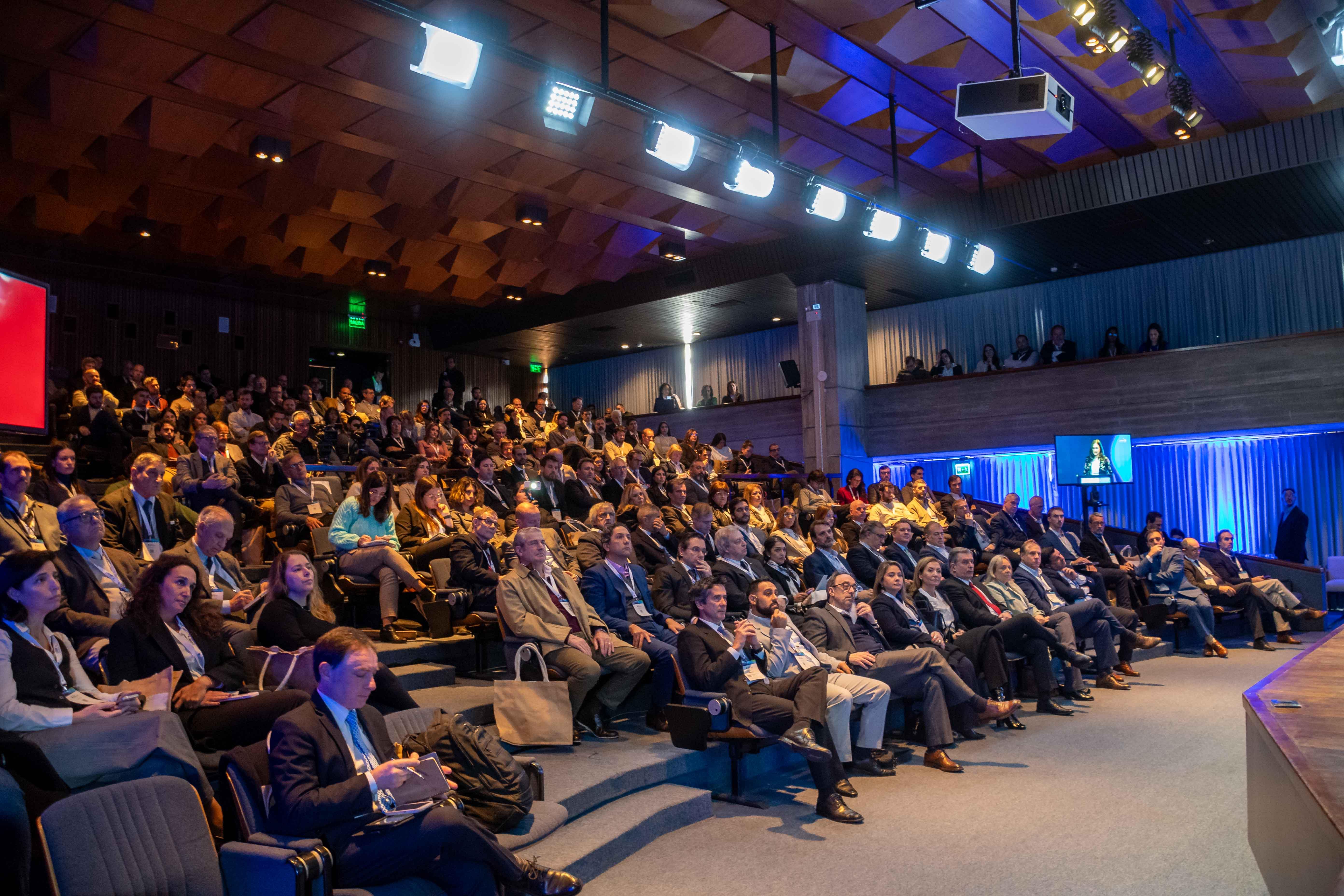 UTE en el X Congreso de LATAM Renovables: “Energía del Futuro, por un Compromiso Nacional"