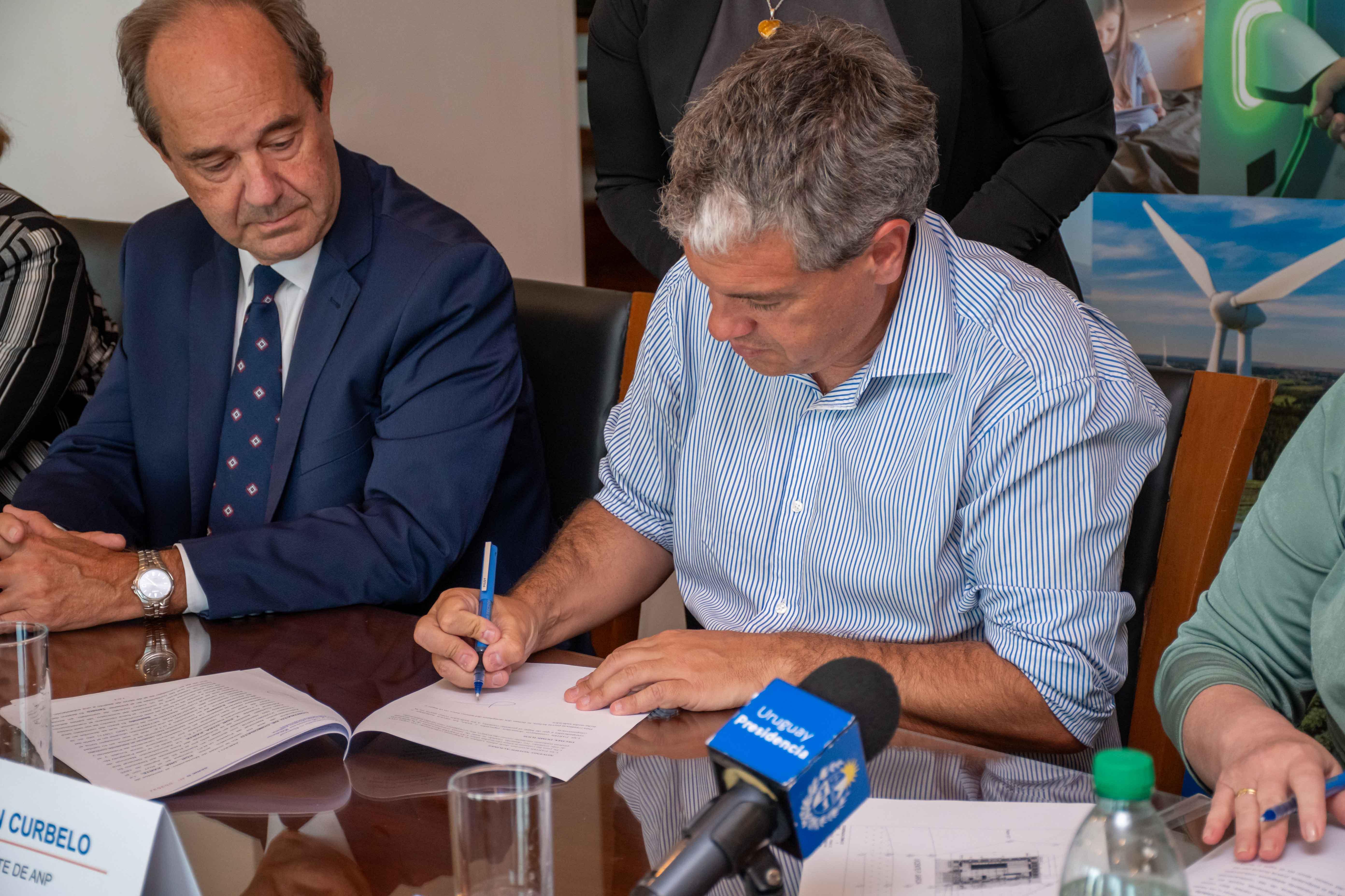 Firma de Convenio entre UTE y la Administración Nacional de Puertos sobre obras en el Puerto de Colonia