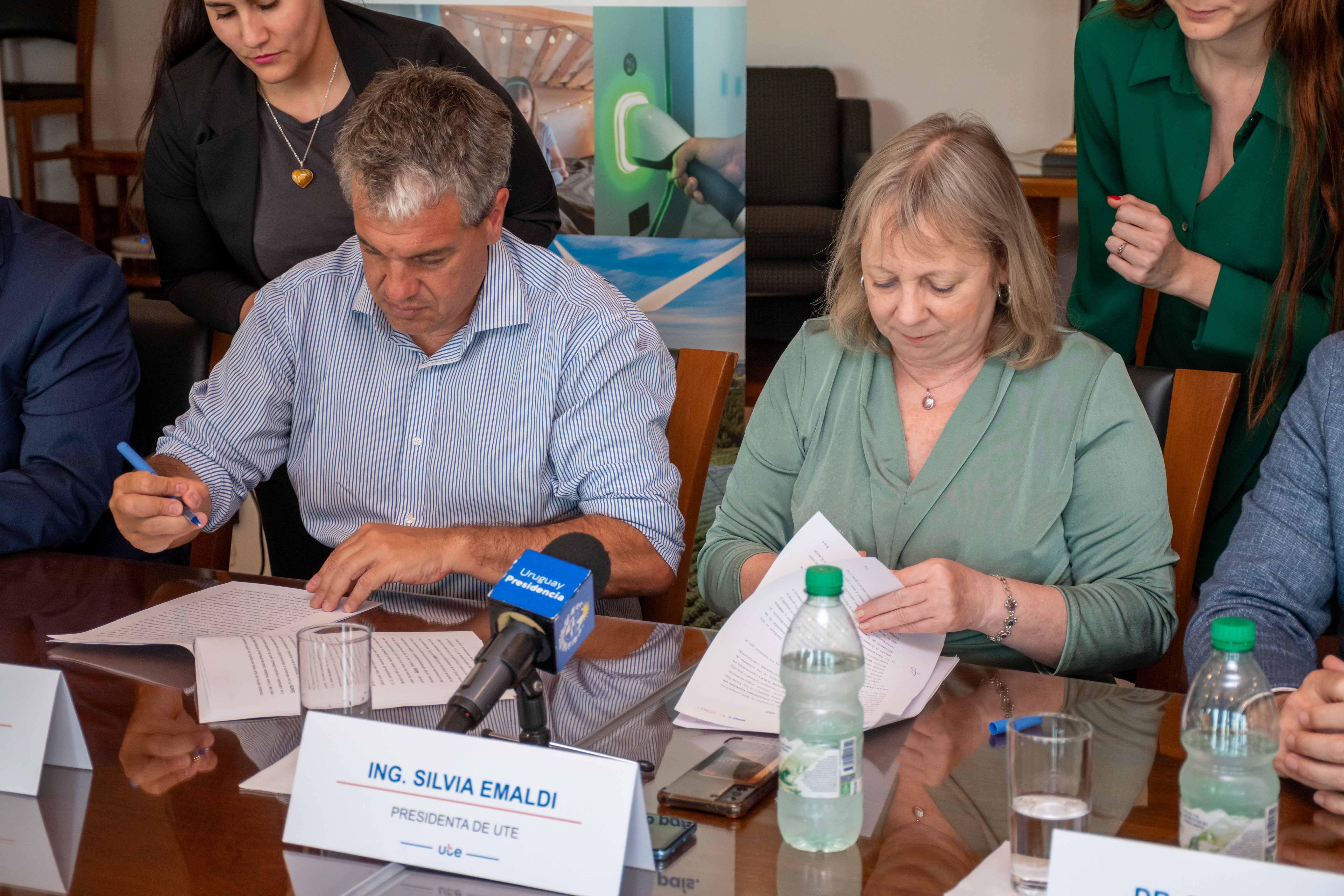 Firma de Convenio entre UTE y la Administración Nacional de Puertos sobre obras en el Puerto de Colonia