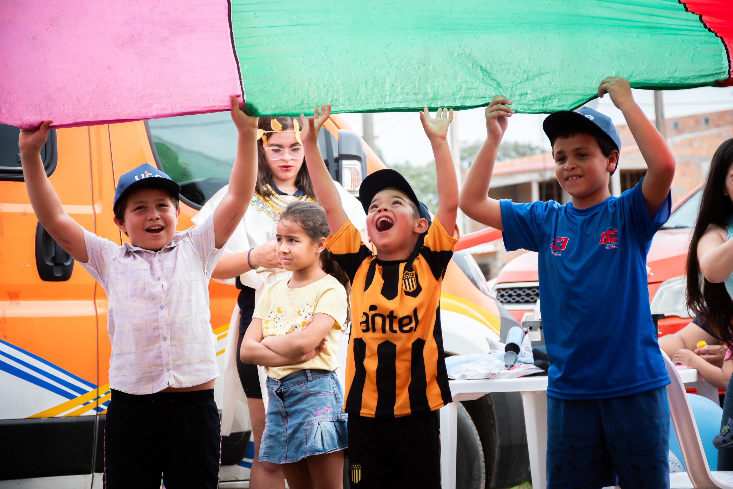 Tierra colorada y Plan de Inclusión Social de UTE: 190 hogares del Barrio Paso de la Hormiga en Rivera