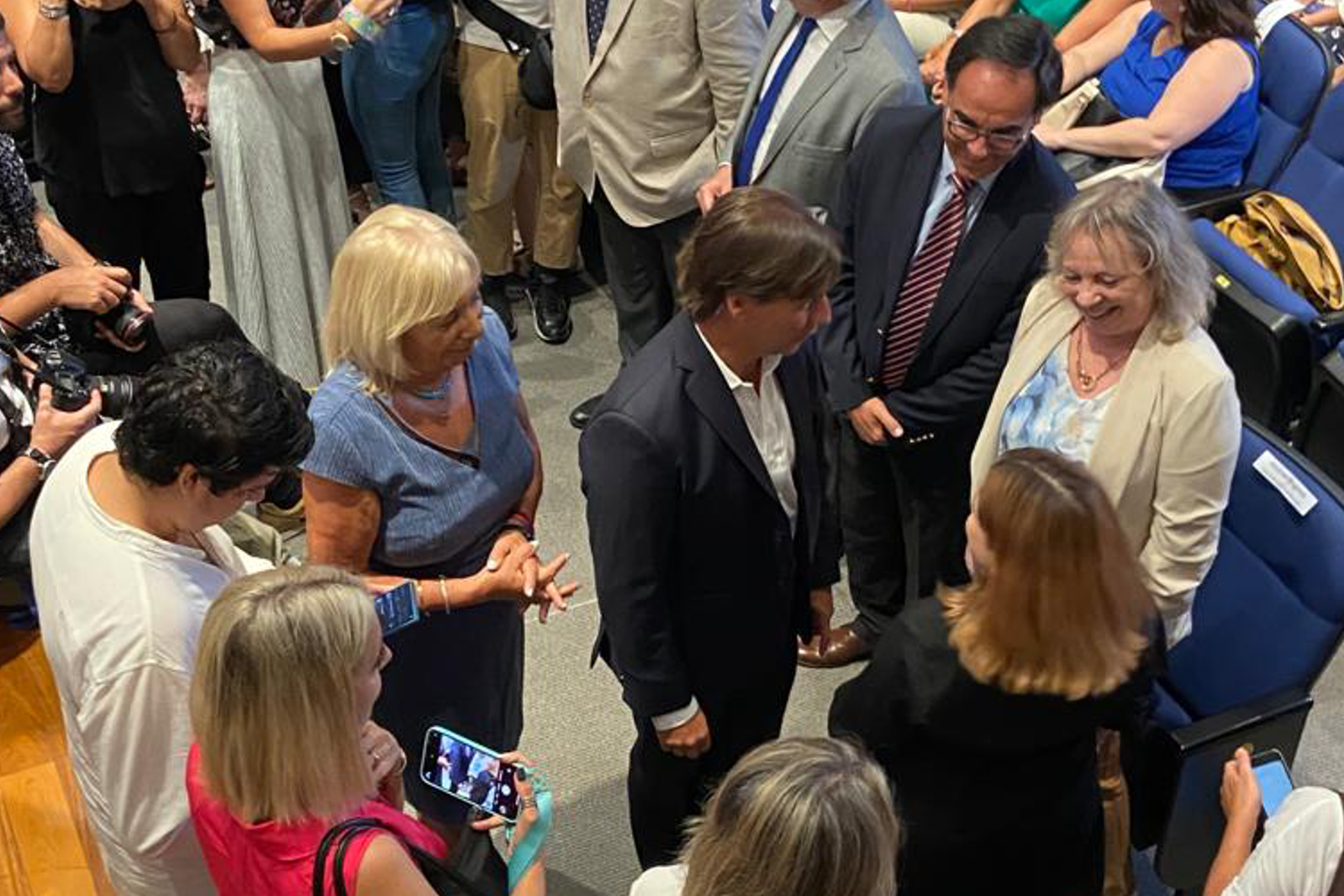 Presidente de la República Luis Lacalle Pou junto a Emaldi y Antonella.