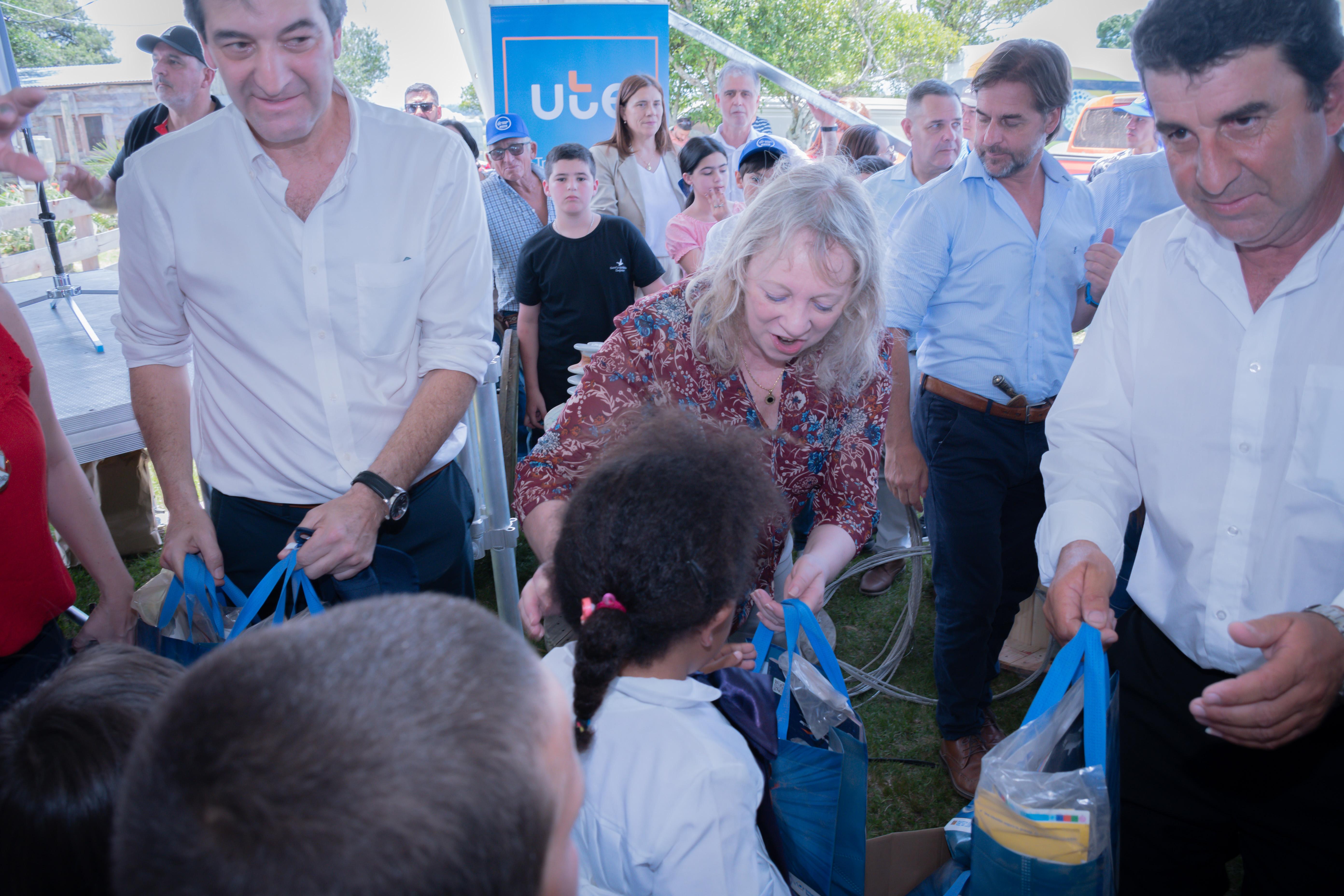 Inauguración de obras de Electrificación Rural en Cerro Largo