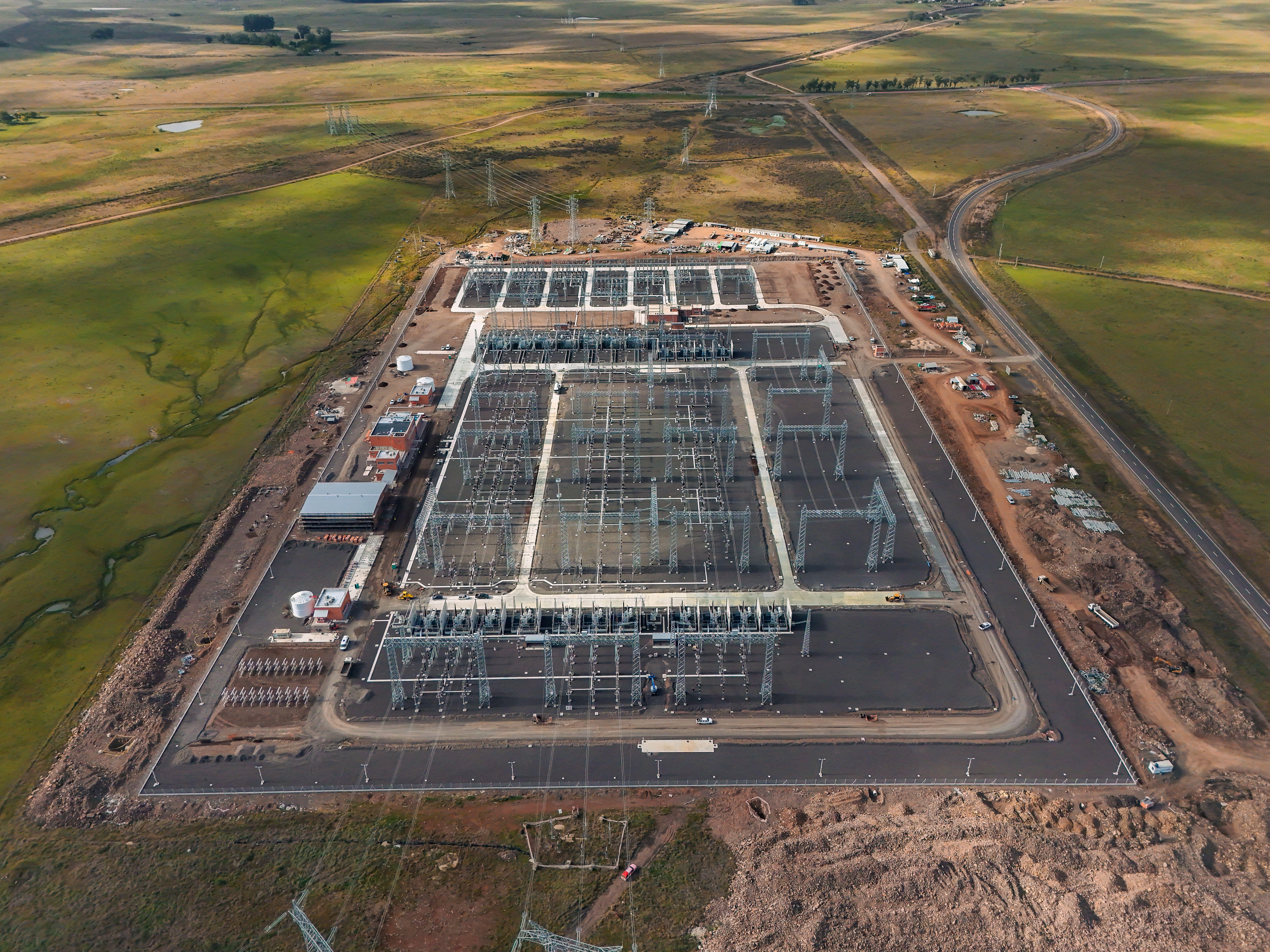 UTE energizó el primer tramo del Anillo Eléctrico del Norte de 500 kV 
