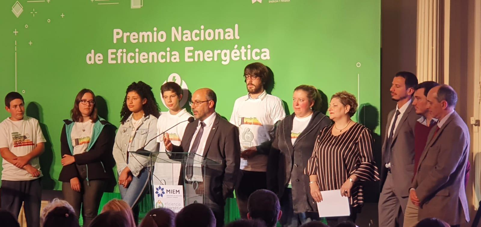 Representantes del Programa "Luces para aprender" (UTE, OEI y Fundación Elecnor), a través del Director de UTE Ing. Walter Sosa: "Hemos llegado con la energía eléctrica al 100% de las Escuelas Rurales de nuestro país".