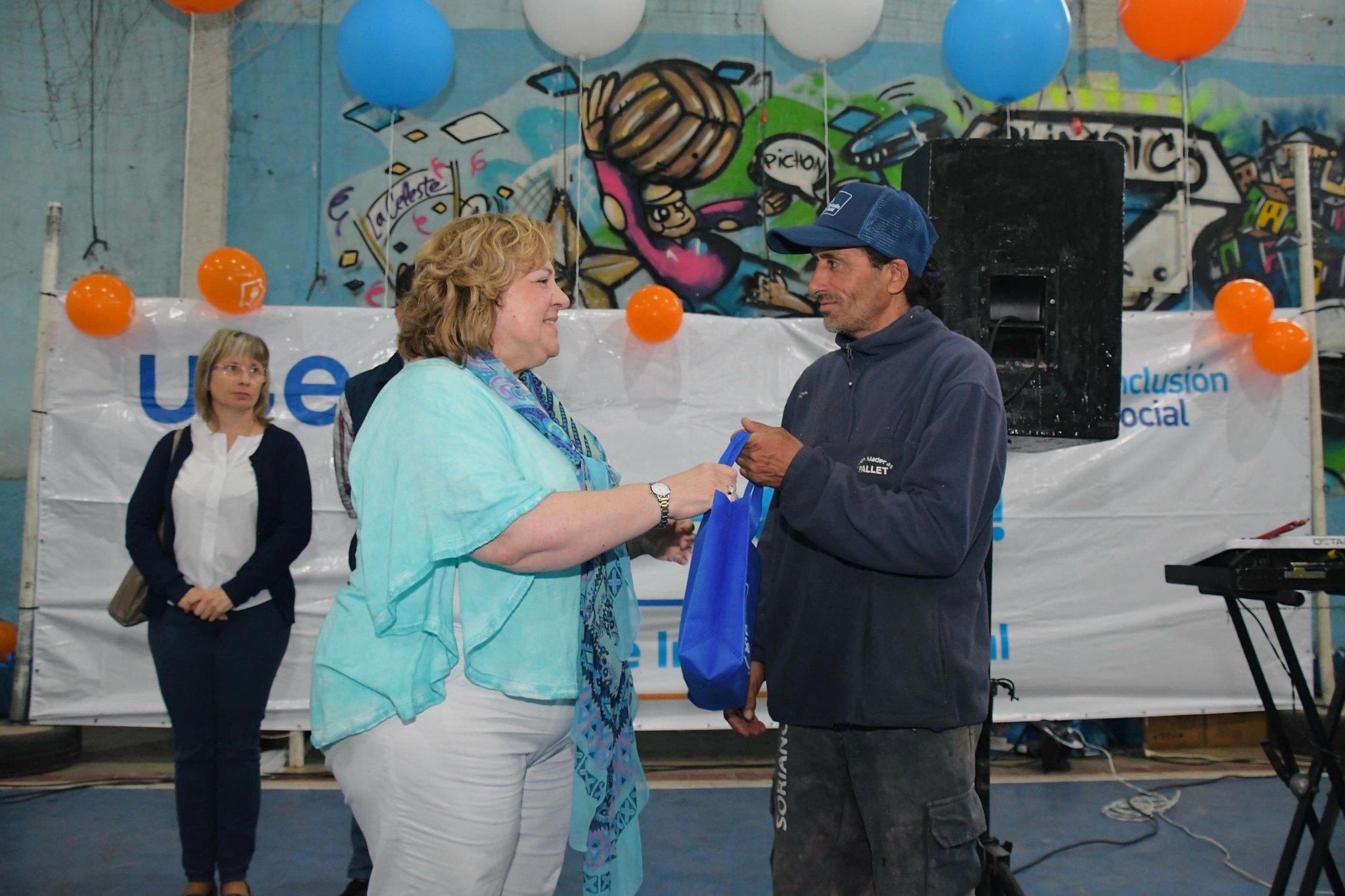 Inauguración de las obras de regularización del servicio eléctrico para 140 familias en el Barrio Cerro de la ciudad de Mercedes