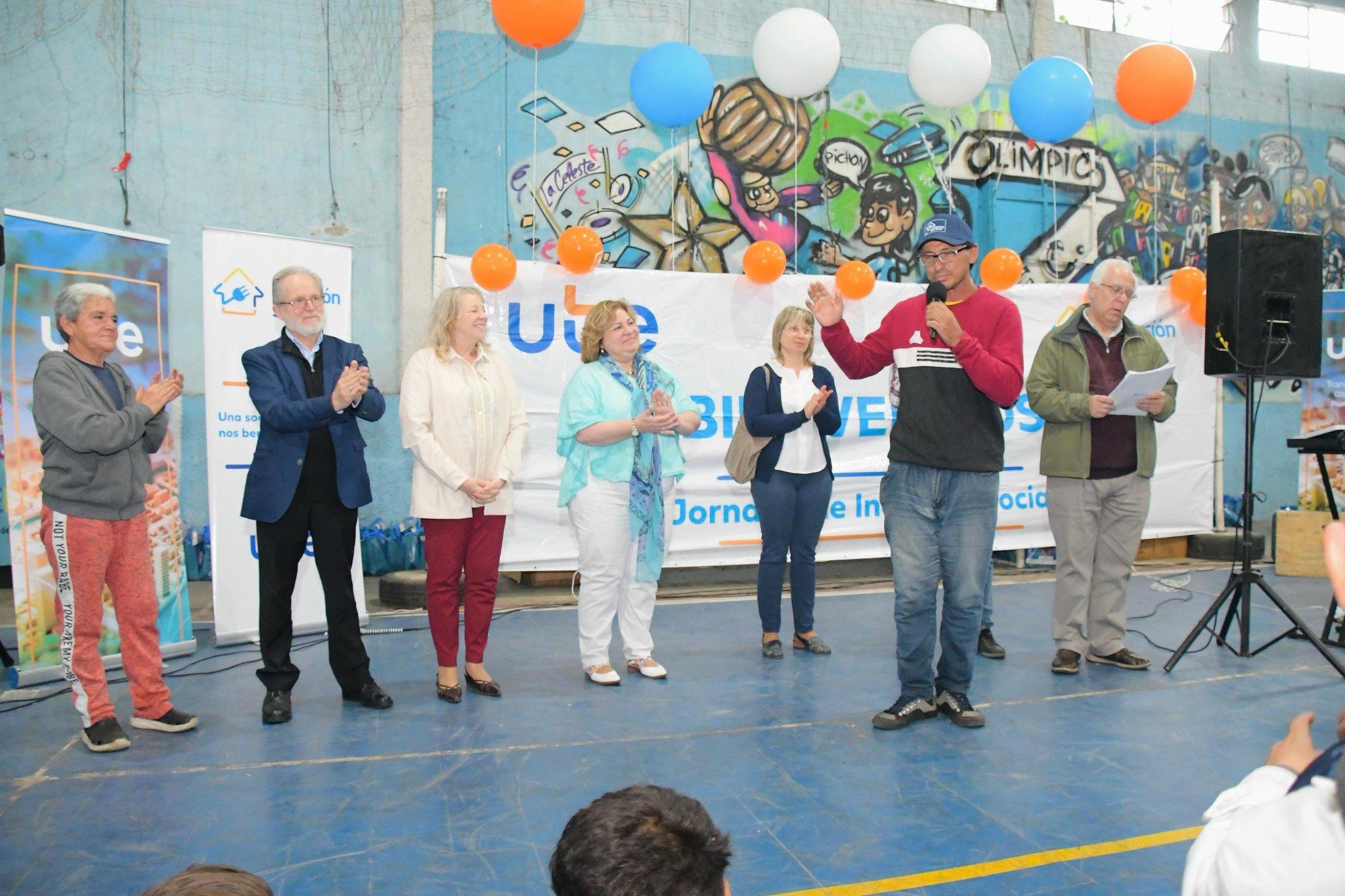 Inauguración de las obras de regularización del servicio eléctrico para 140 familias en el Barrio Cerro de la ciudad de Mercedes