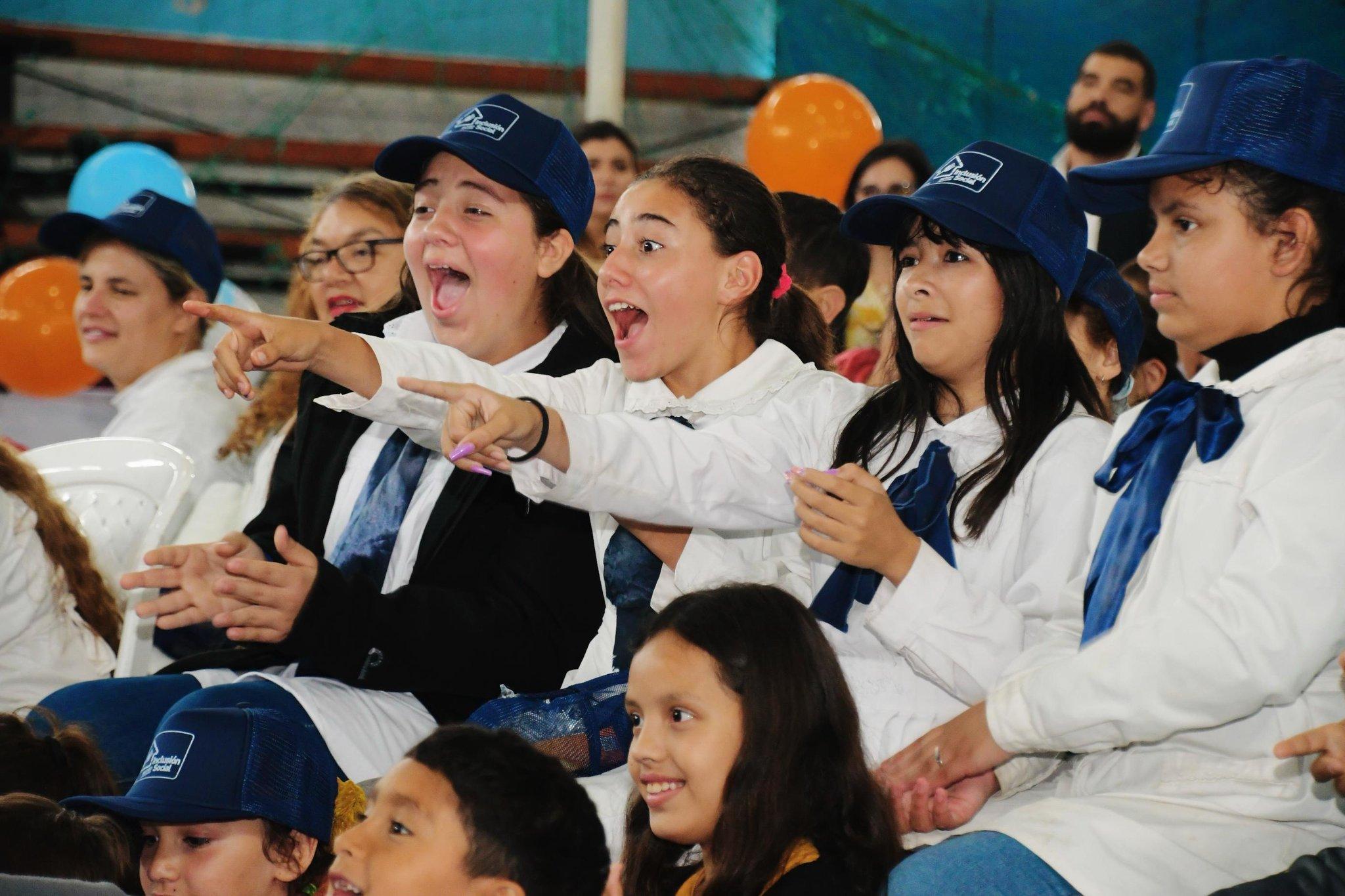 Inauguración de las obras de regularización del servicio eléctrico para 140 familias en el Barrio Cerro de la ciudad de Mercedes