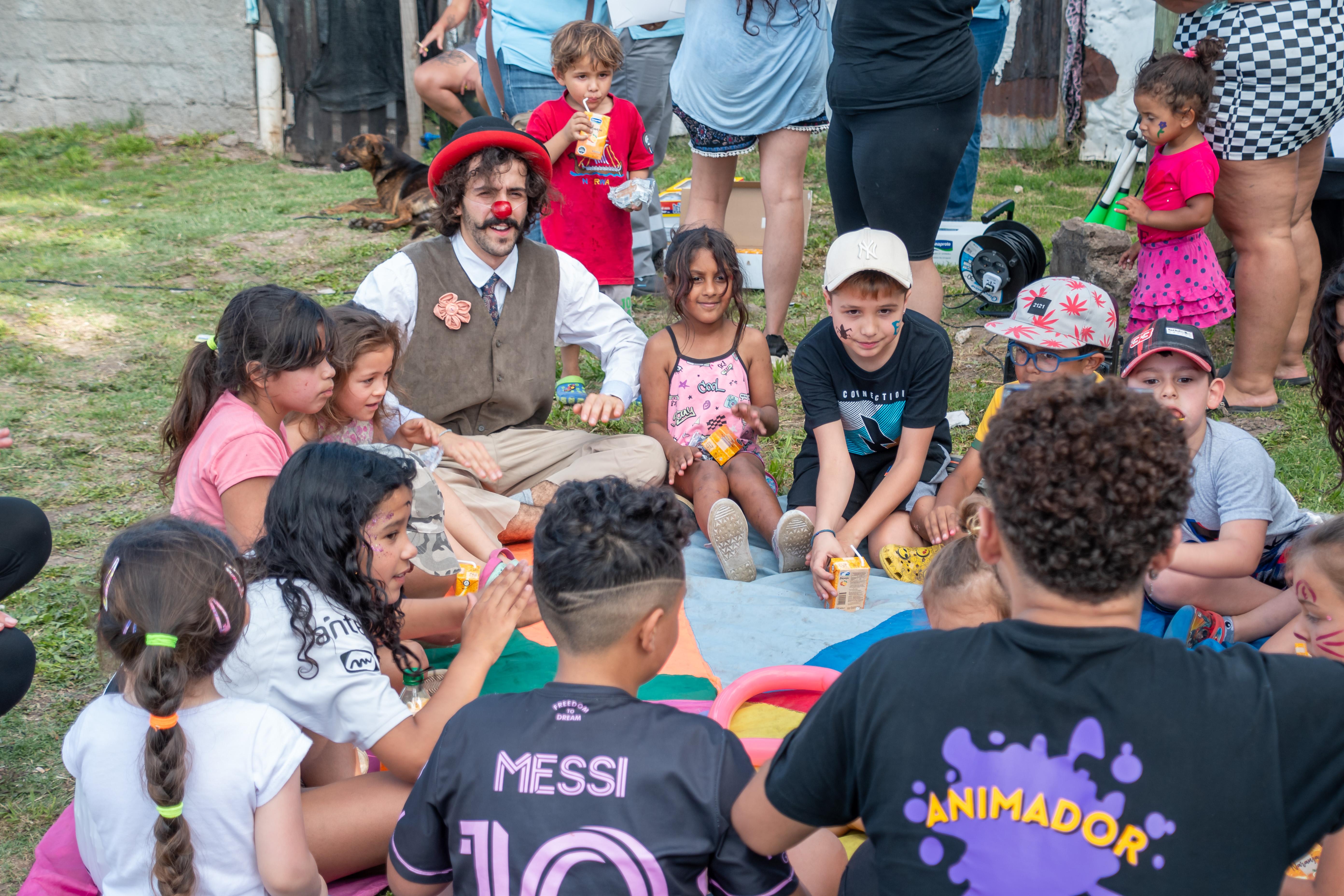 Inauguración de las obras de regularización del servicio eléctrico para 100 familias del Pasaje Suitex de Montevideo.