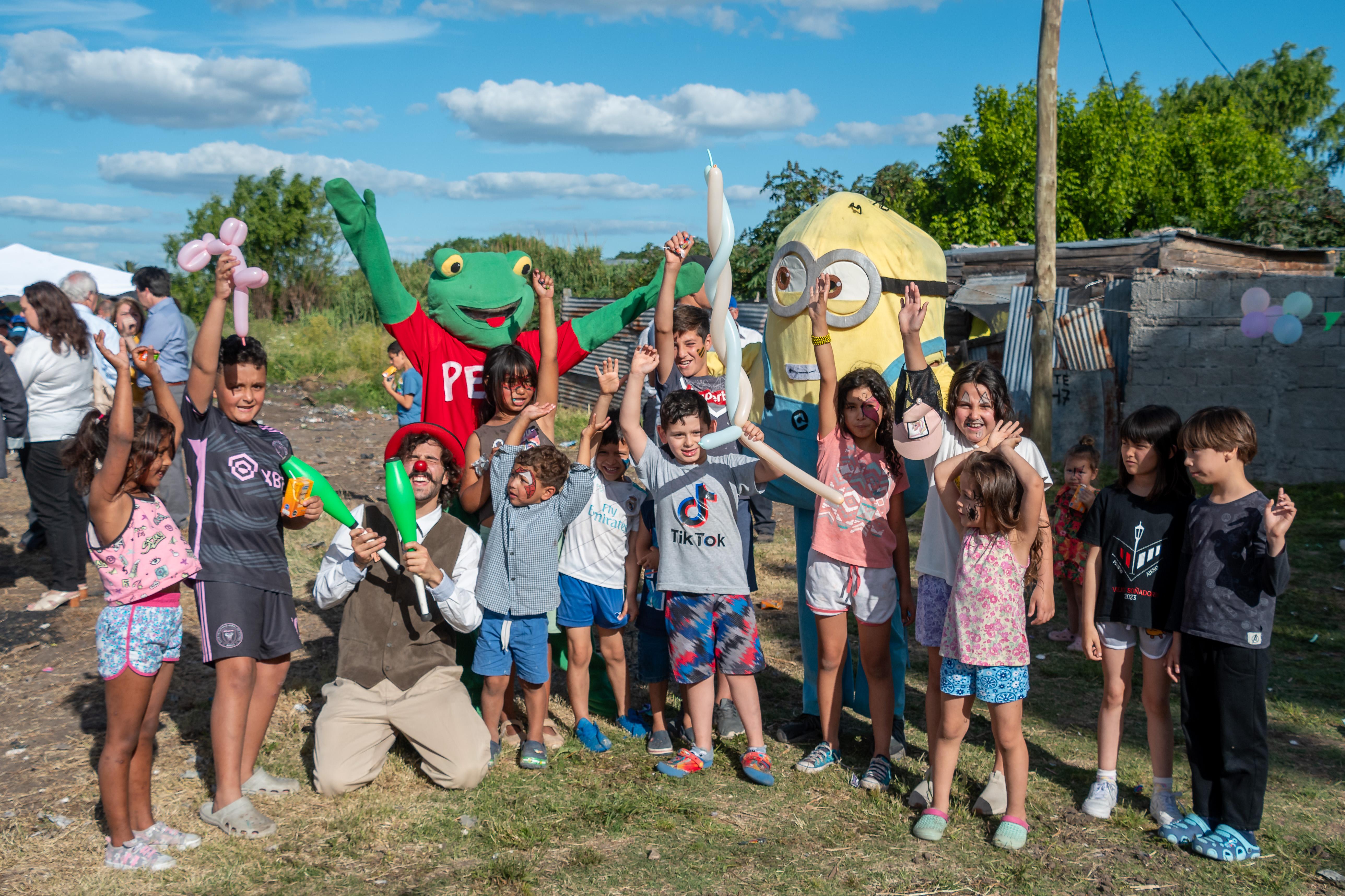 Inauguración de las obras de regularización del servicio eléctrico para 100 familias del Pasaje Suitex de Montevideo.