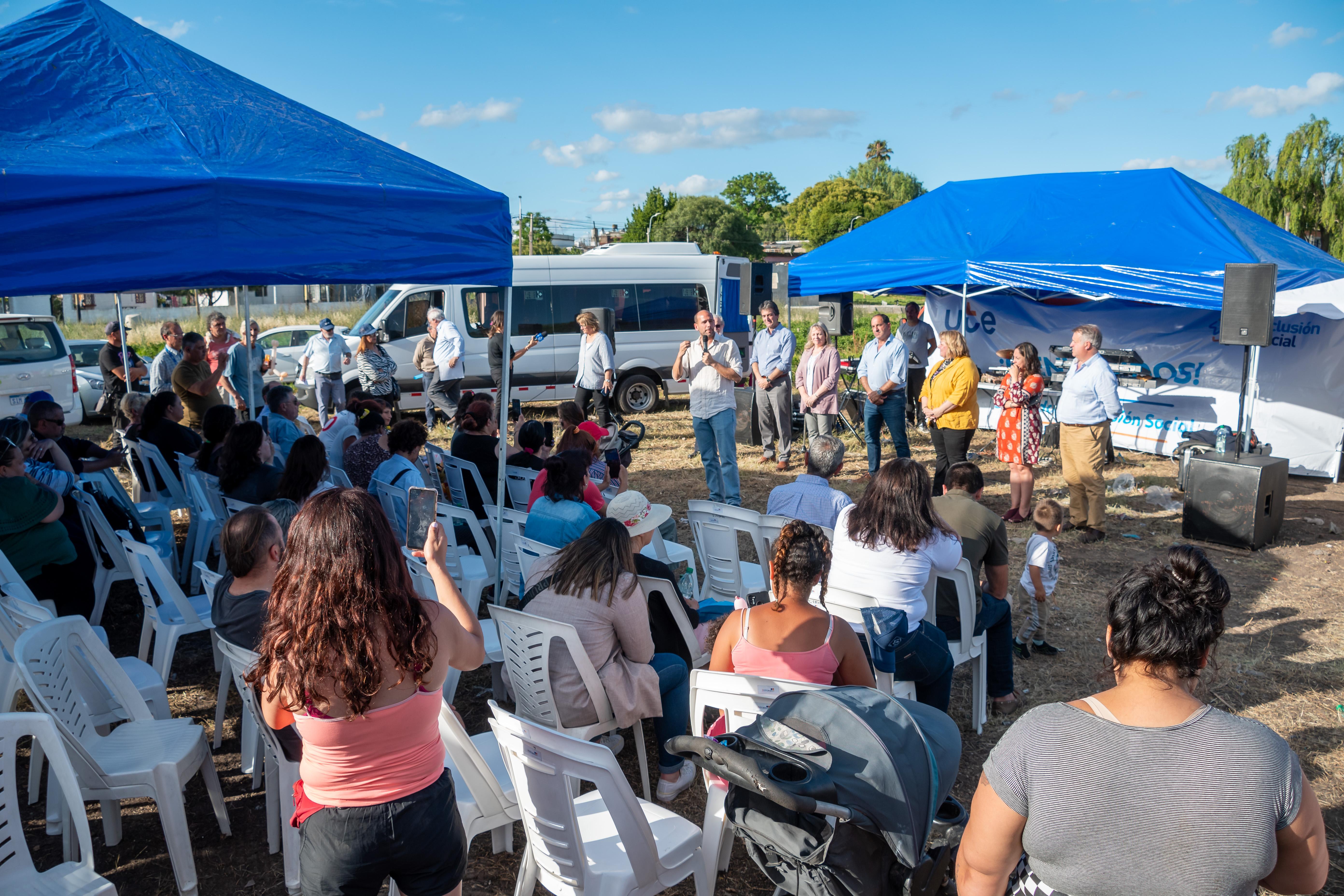 Inauguración de las obras de regularización del servicio eléctrico para 100 familias del Pasaje Suitex de Montevideo.