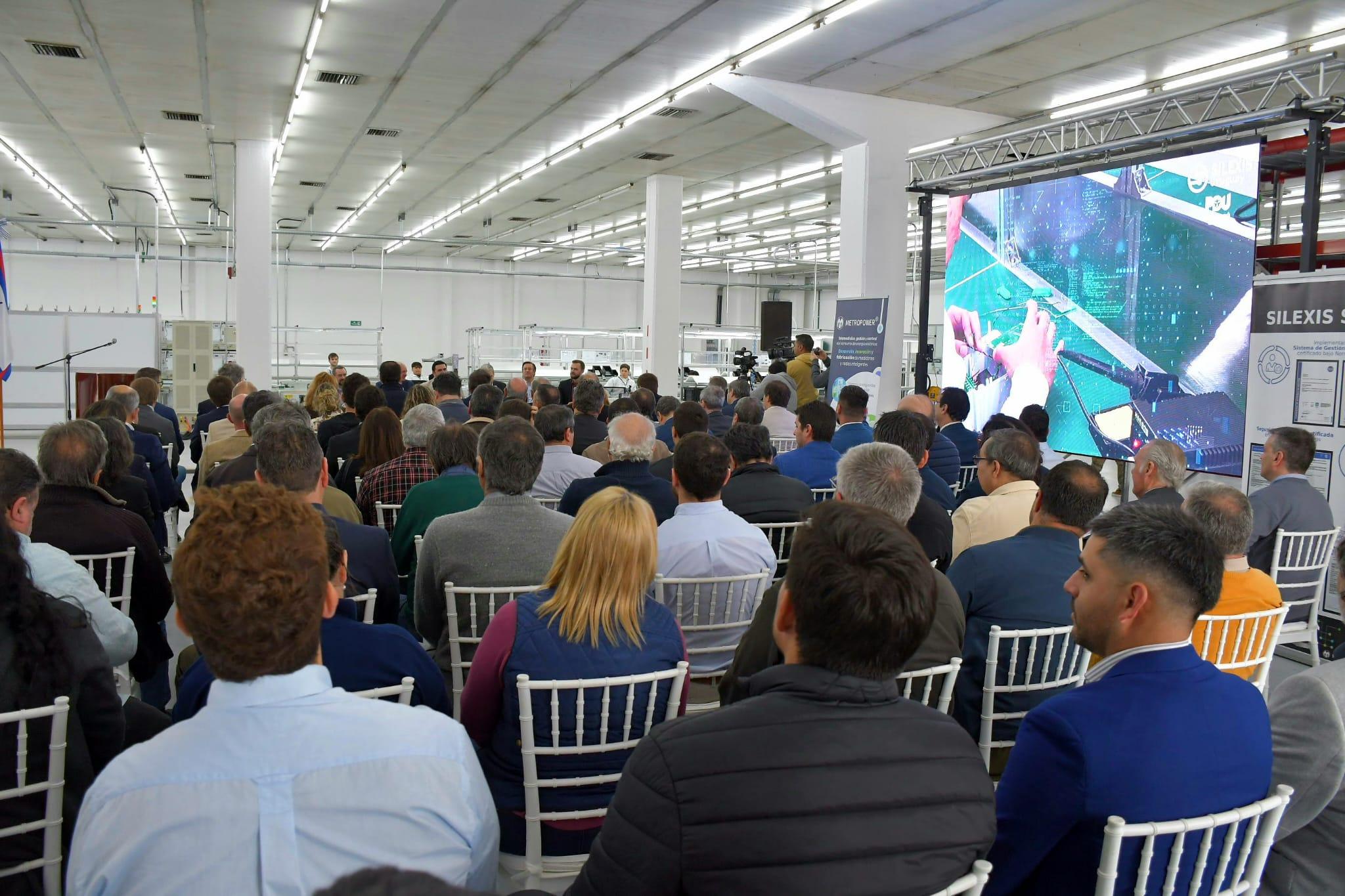 UTE presente en inauguración de fábrica de medidores inteligentes en Paysandú