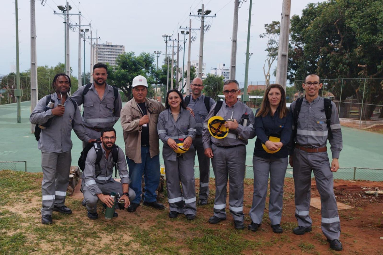 Brigadas de Distribución de UTE en competencia técnica internacional de CIER en Paraguay