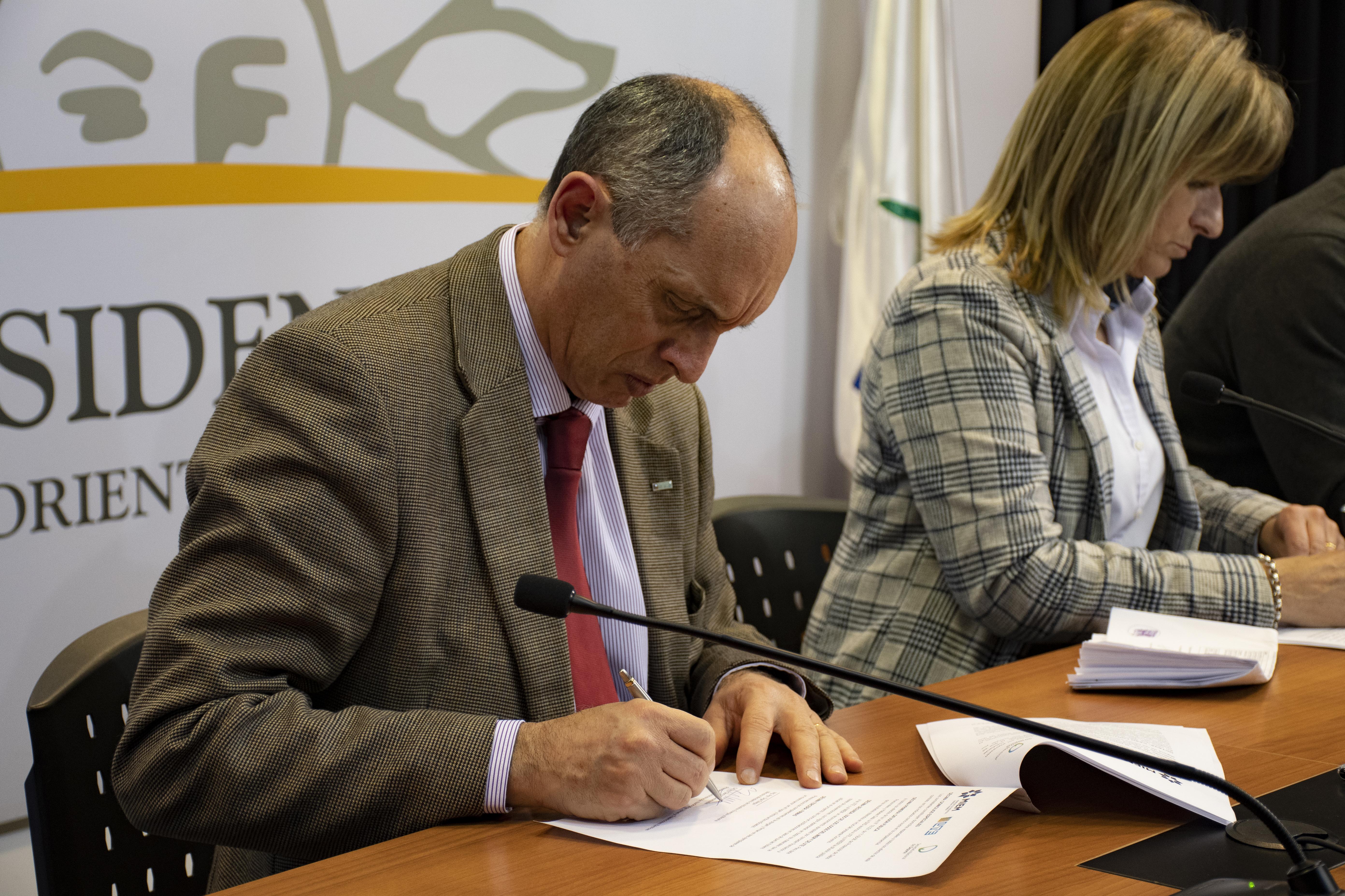 El presidente de UTE y la ministra interina de Industria participaron del acto