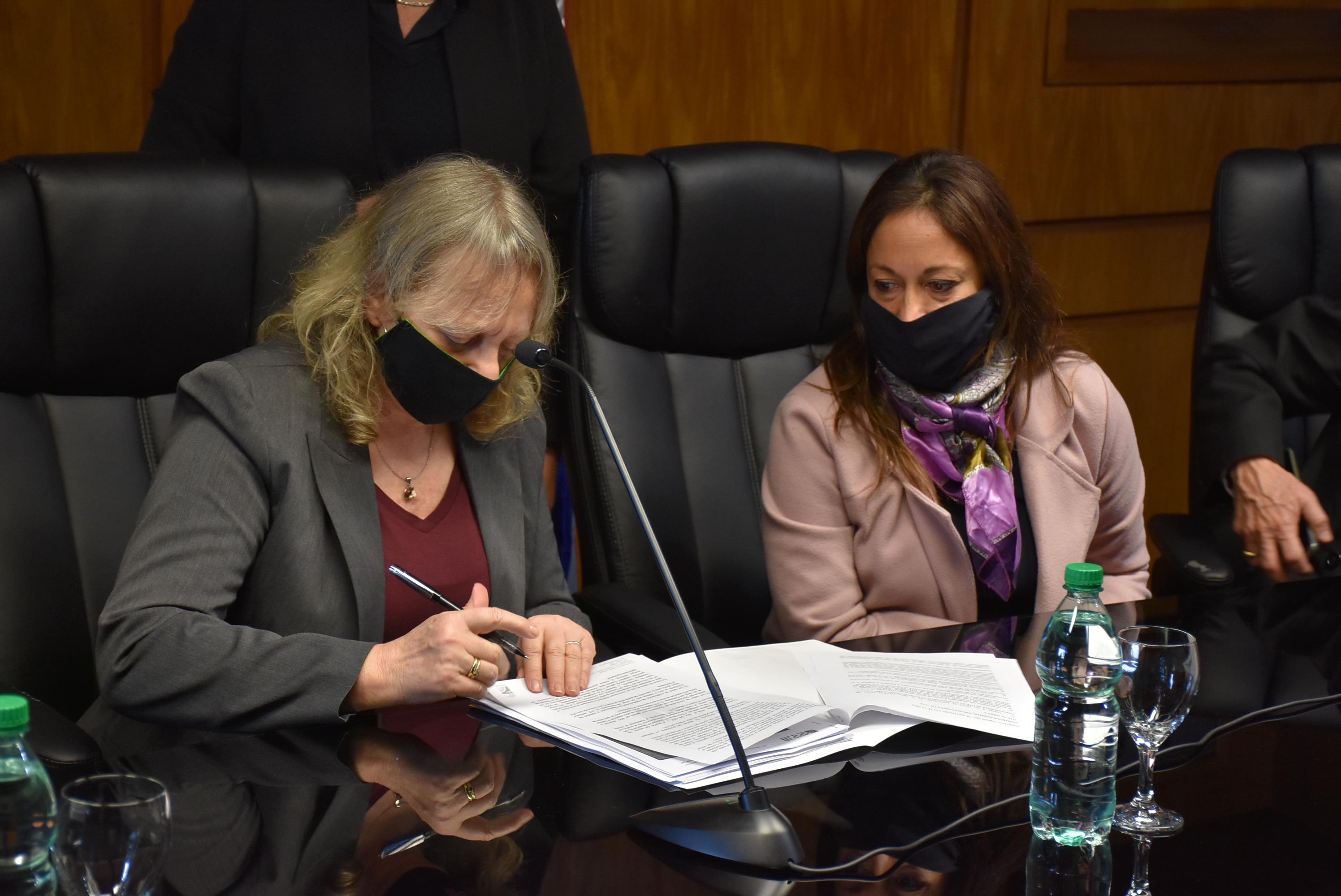 Presidenta Silvia Emaldi y directora Fernanda Cardona