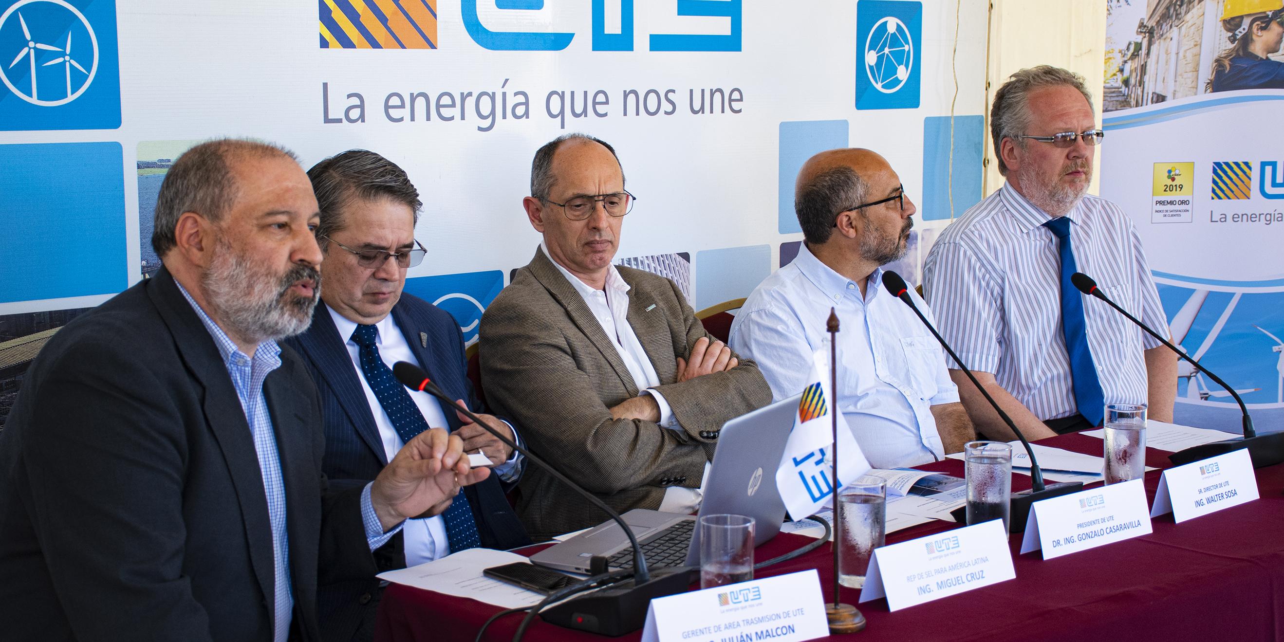 autoridades en inauguracion