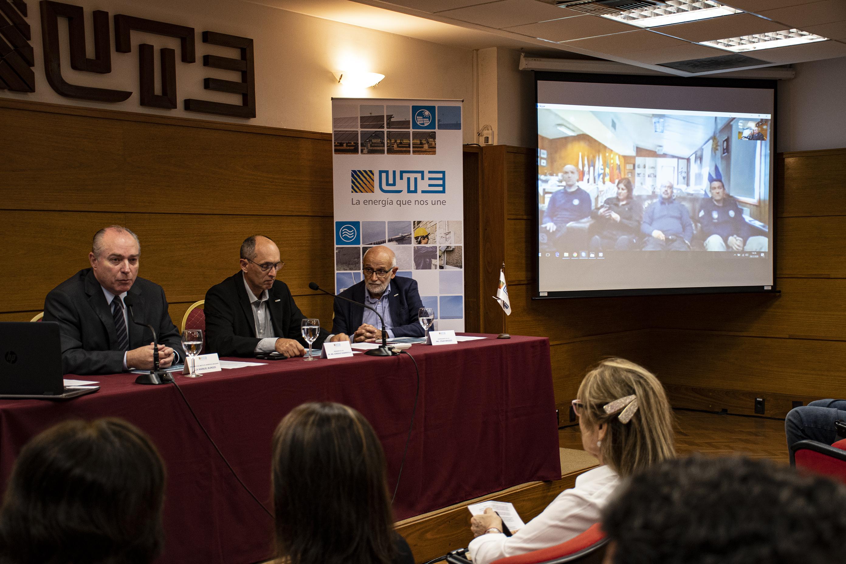 Presentación del libro en simultáneo: Montevideo y la Antártida.