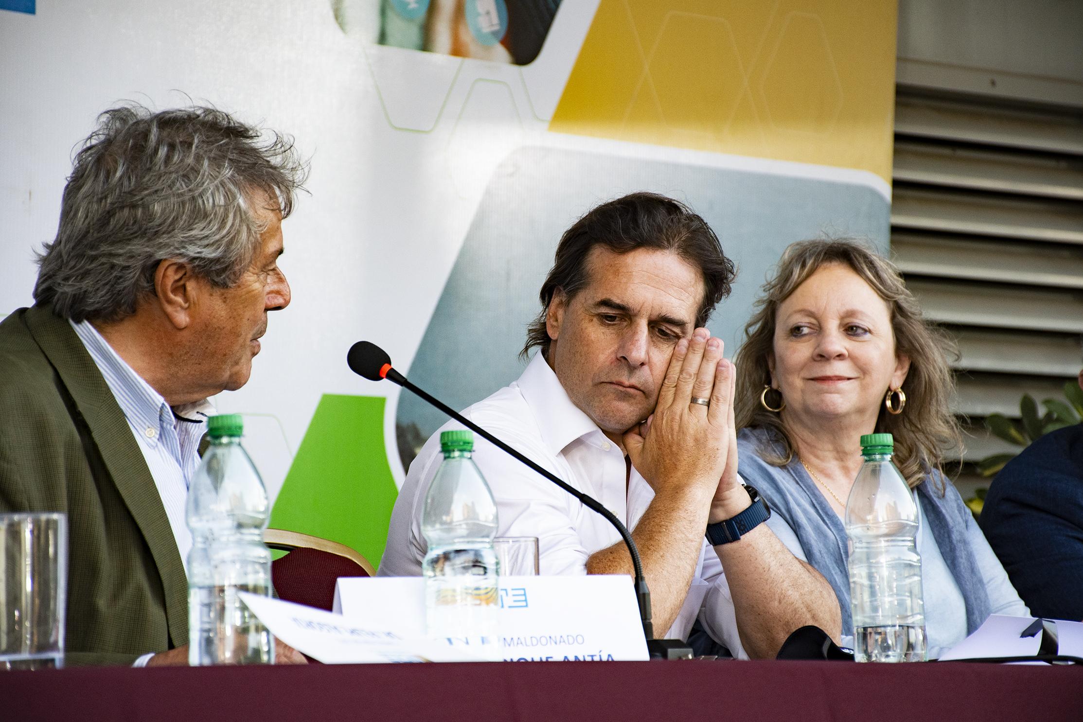 Intendente de Maldonado Enrique Antía, Presidente de la República Luis Lacalle Pou y presidenta Silvia Emaldi.