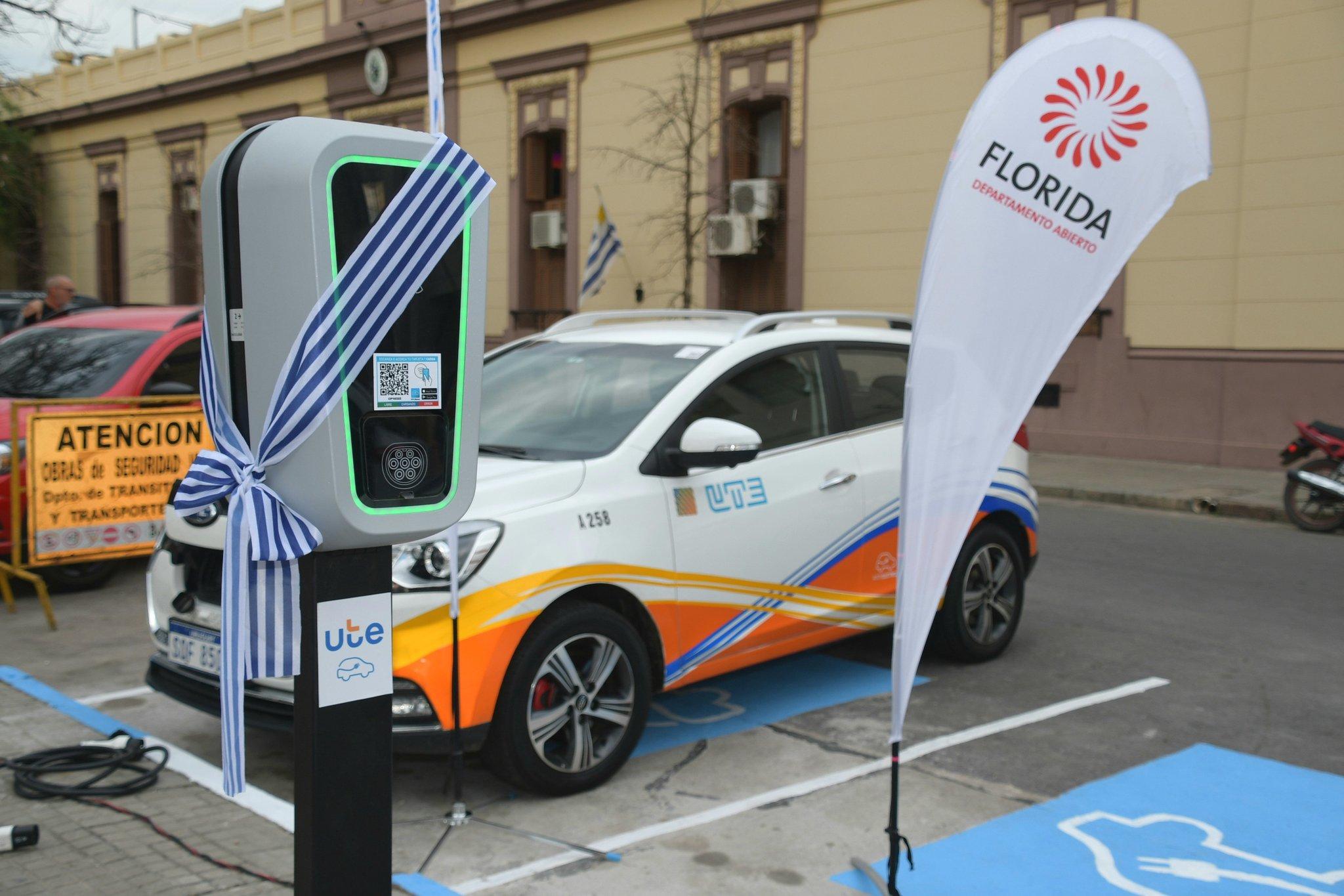 Inauguración de Puesto de Carga para vehículos eléctricos en Florida