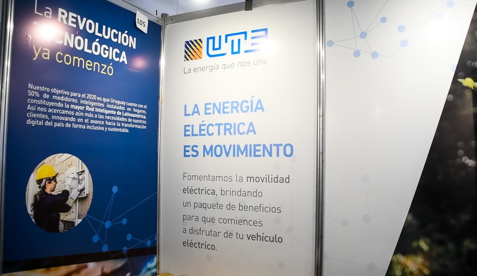 Stand de UTE presente en la  feria científico-tecnológica