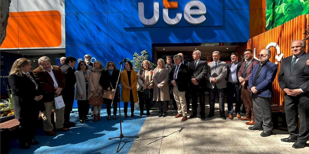 el Directorio de UTE en pleno inauguró oficialmente el Stand con el que la empresa participa en la Expo Prado 2023.