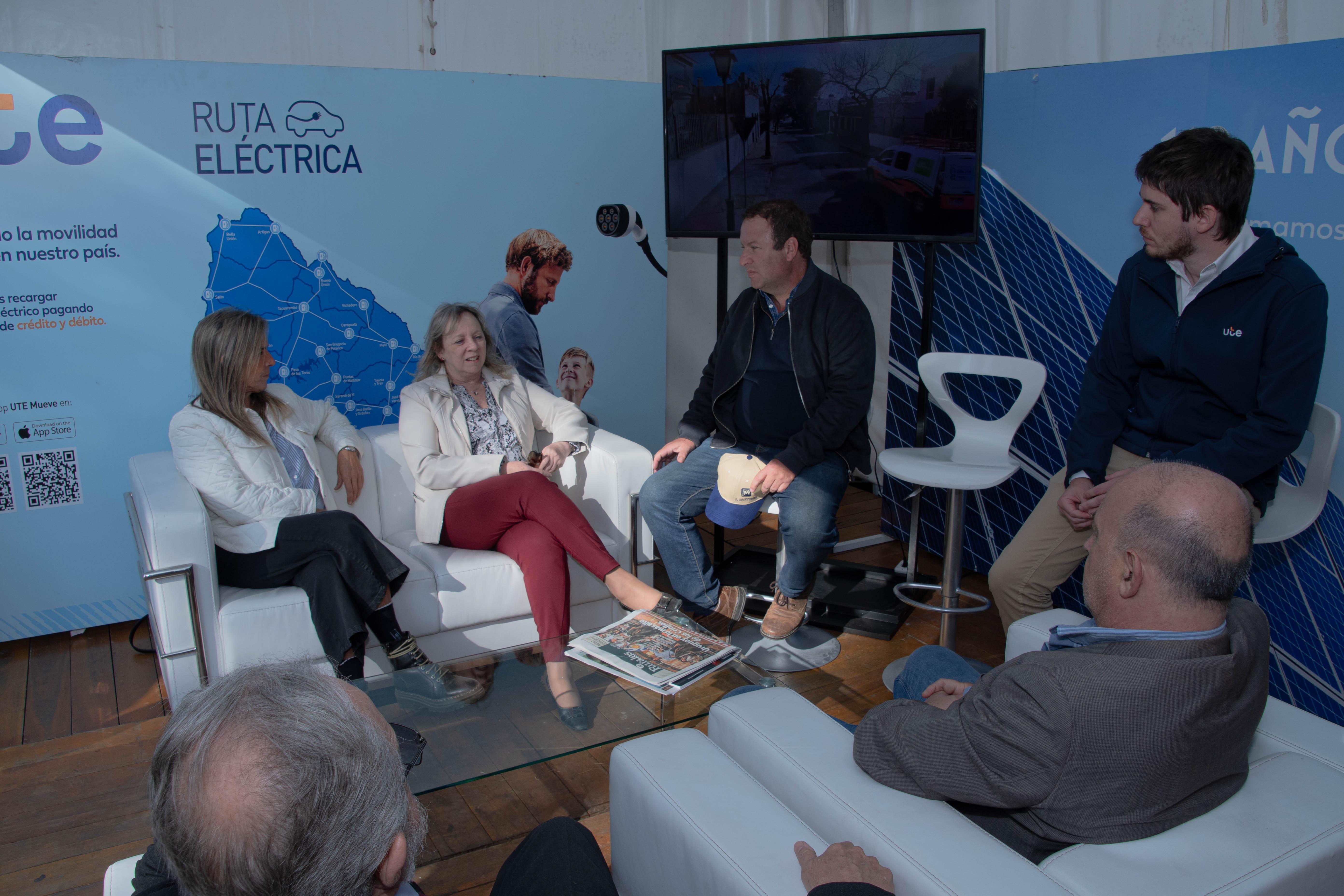 Reunión de autoridades de UTE con productores rurales