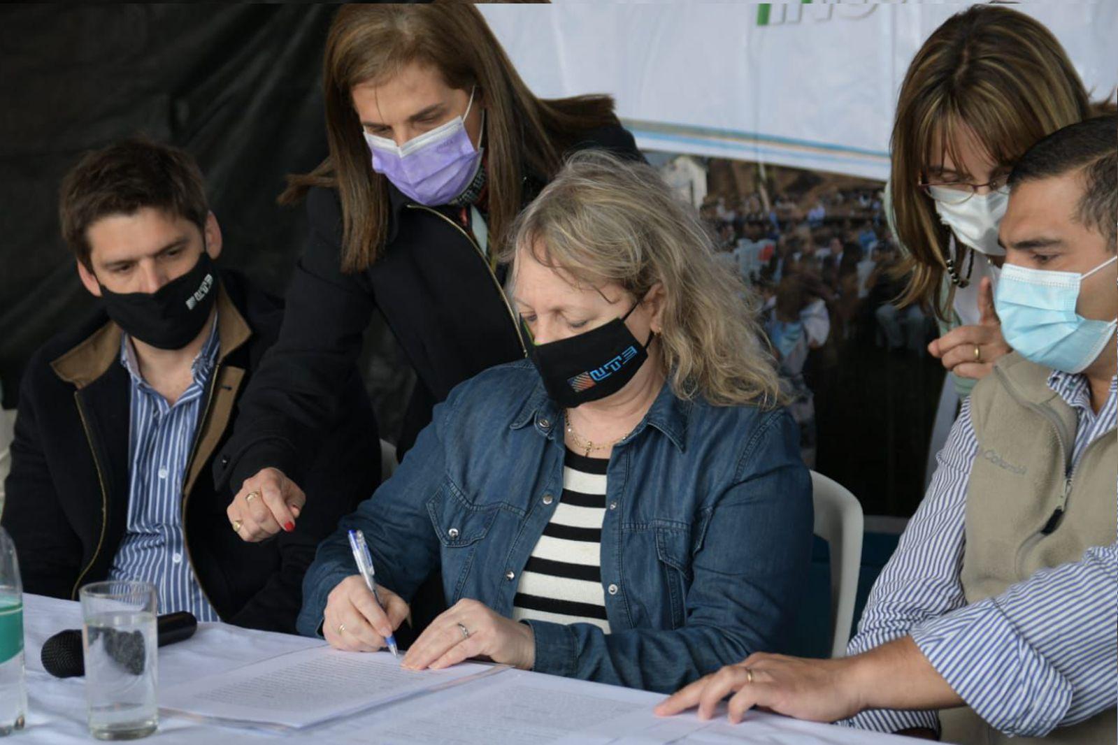 Director Felipe Algorta, presidenta de UTE Silvia Emaldi, intendente de Cerro Largo, José Yurramendi.