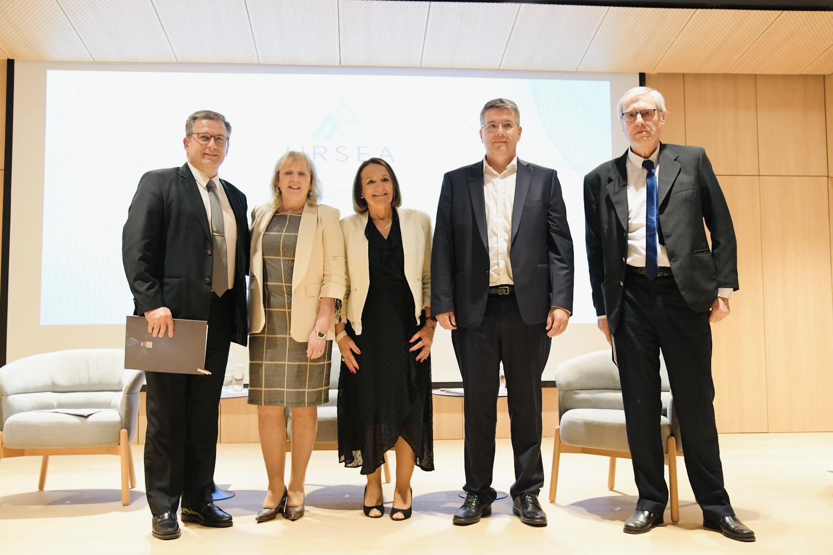 Alejandro Stepanicic (ANCAP), Silvia Emaldi (UTE), Silvana Romero (URSEA), Walter Cont (CAF), Raúl Montero (OSE)