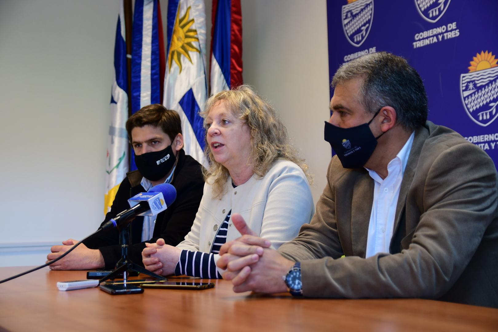 Director Felipe Algorta, Presidenta de UTE Silvia Emaldi, Intendente de Treinta y Tres, Mario Silvera