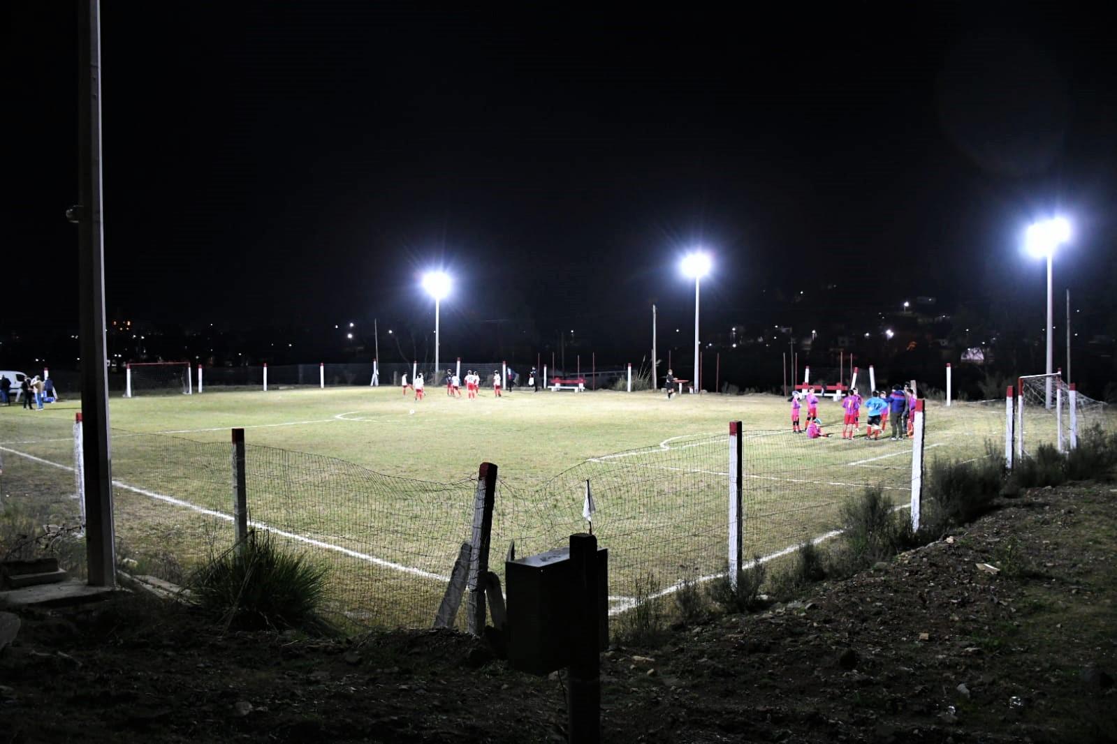 Iluminación con tecnología led, que convierte a la cancha de Filarmónica en una de las mejor iluminadas del departamento