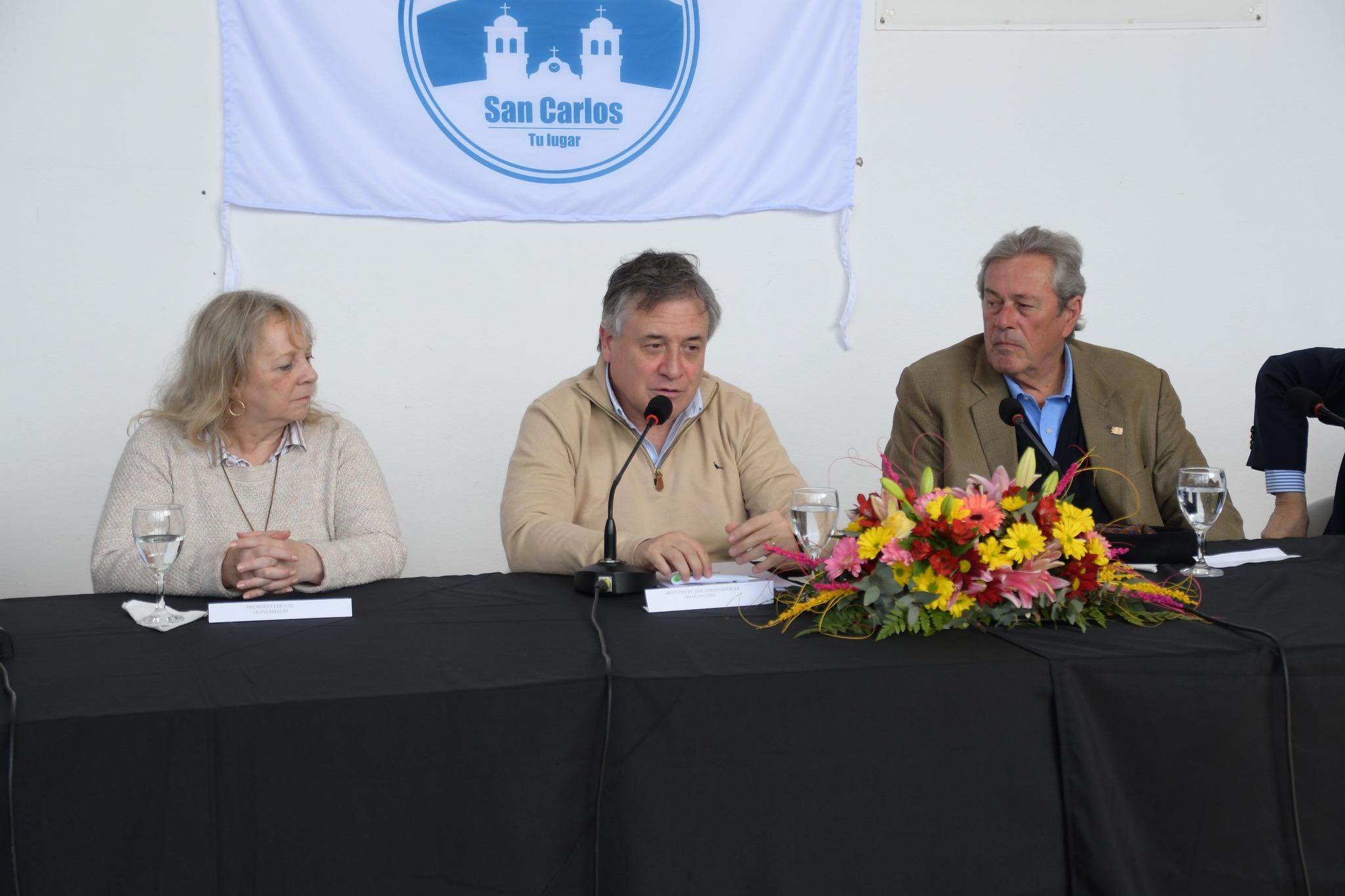 La intendencia de Maldonado inauguró la puesta en marcha de 10 Plantas Fotovoltaicas en el departamento y la instalación de tres Bombas de Calor en el Centro Deportivo Municipal Carolino (CEDEMCAR).