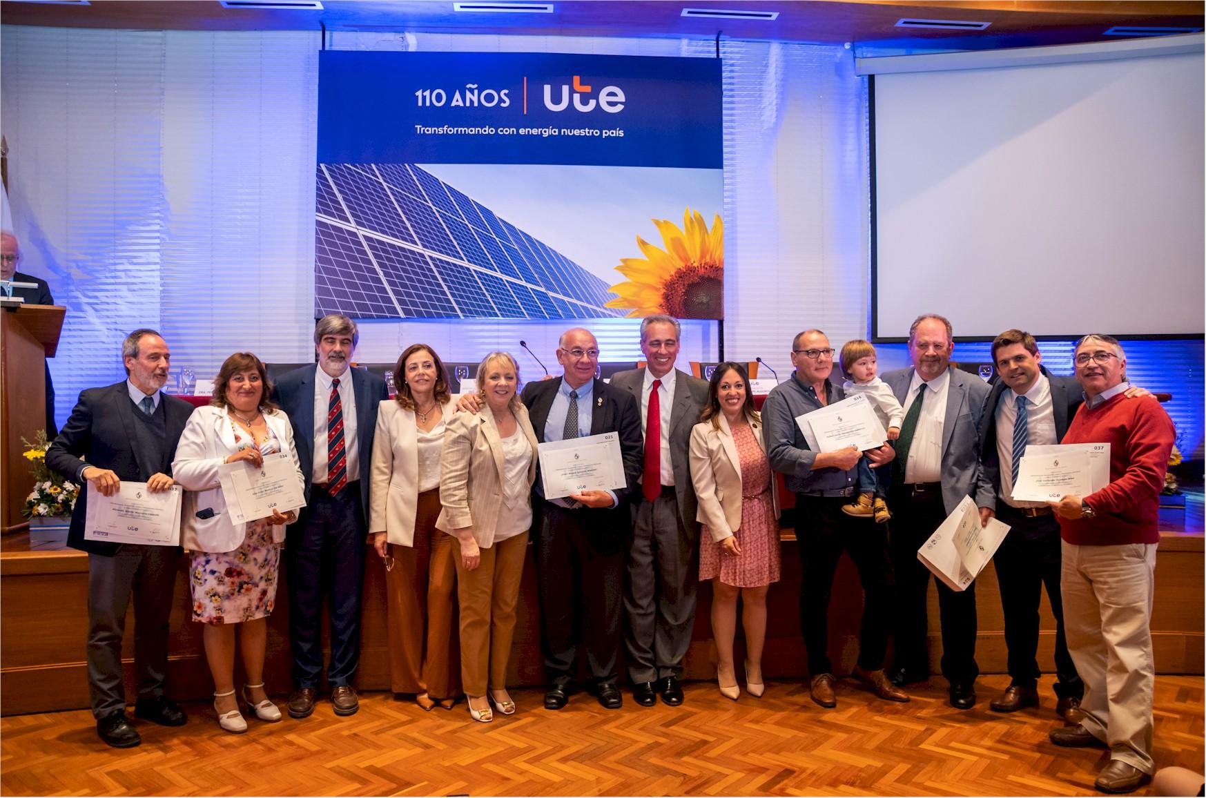 Funcionarios reciben reconocimiento por su labor en la empresa