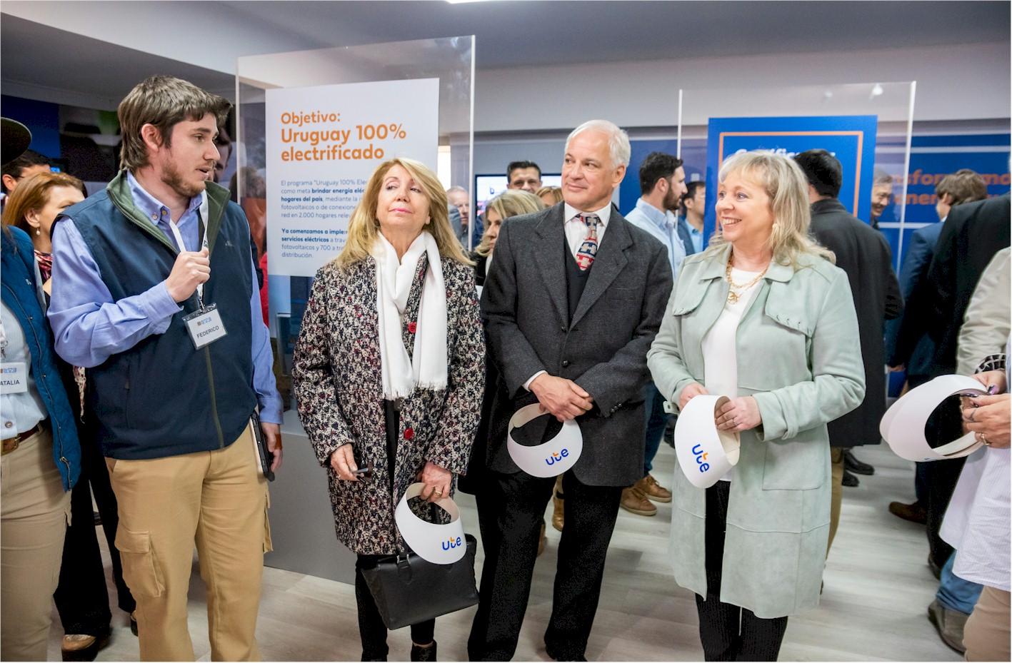 Presidenta de UTE en el Stand de la empresa