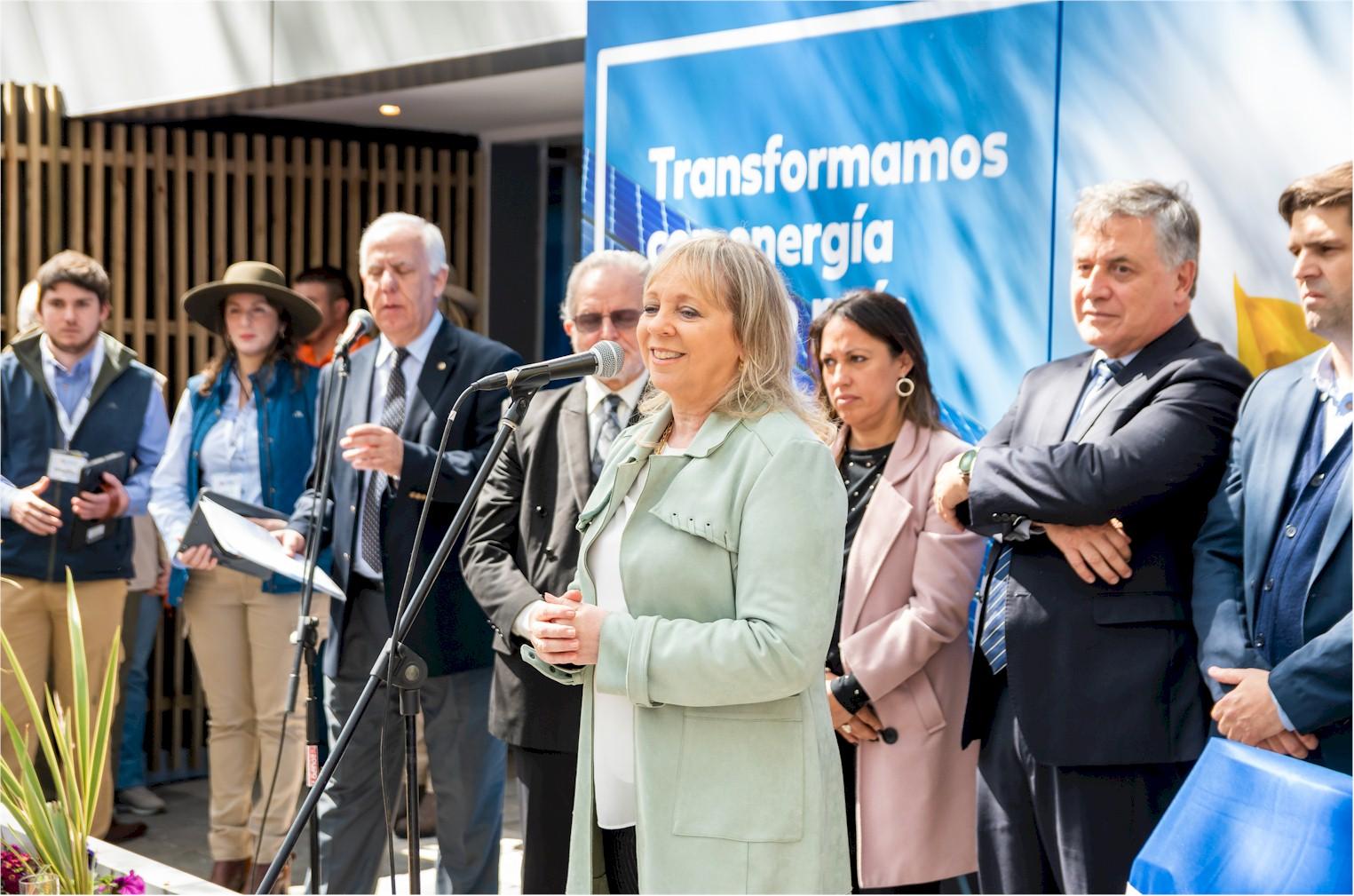 Presidenta de UTE haciendo uso de la palabra a los asistentes