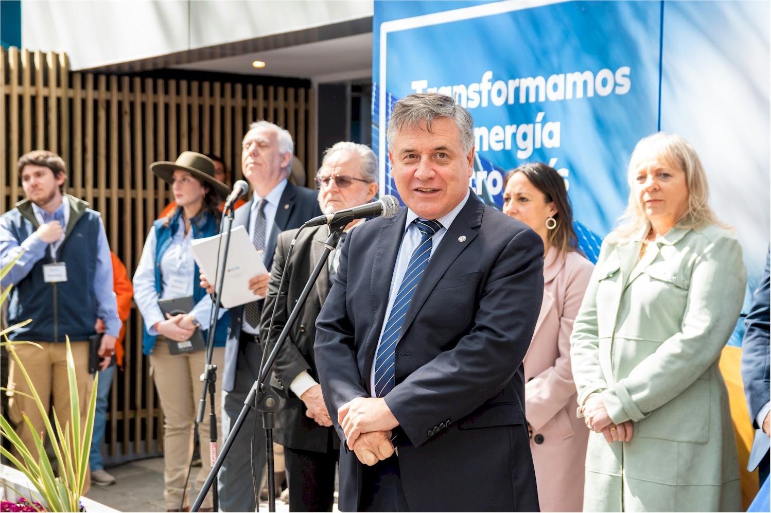 Ministro Omar Paganini en la inauguración del Stand de UTE