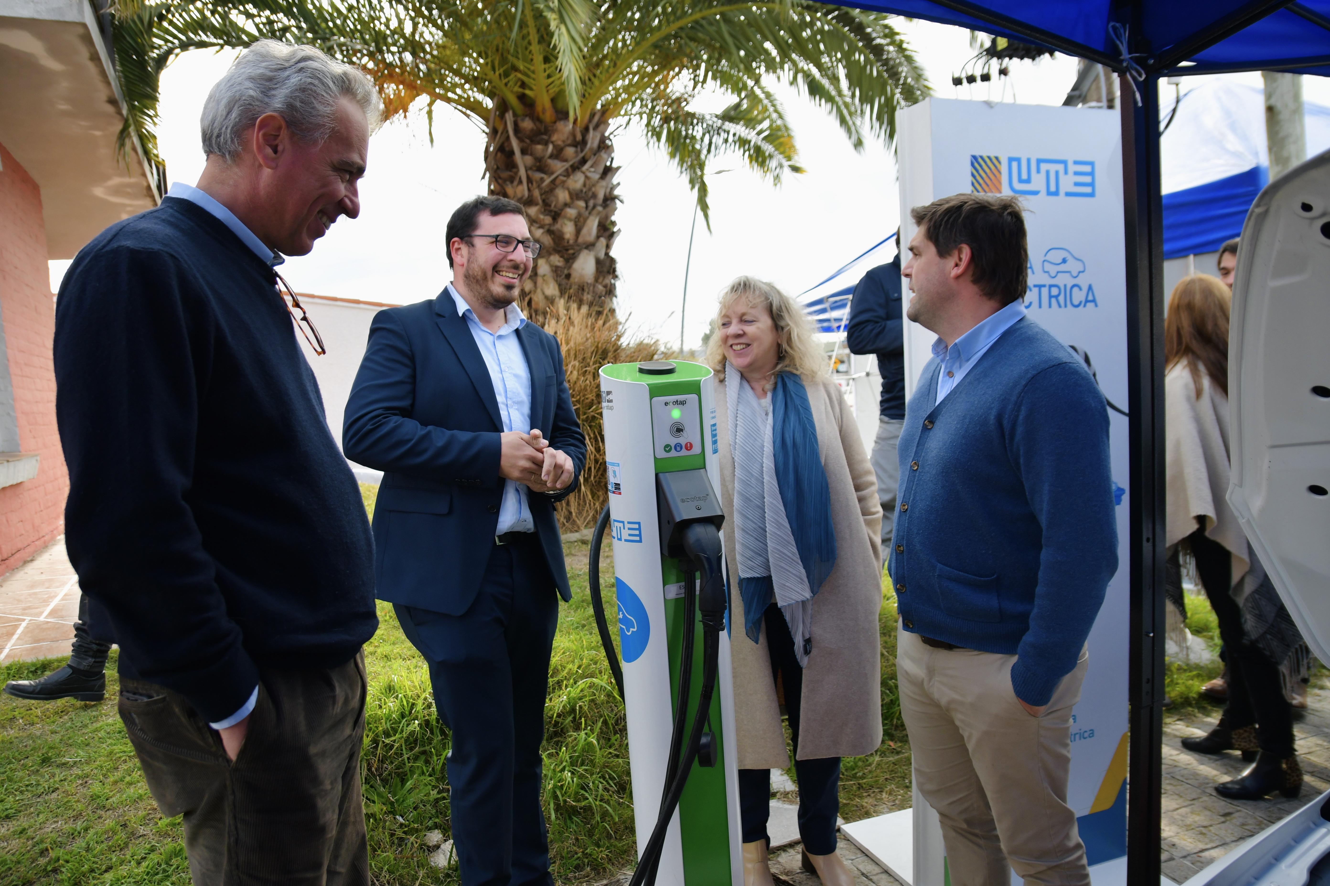 Directores y equipo técnico de Movilidad Eléctrica de UTE