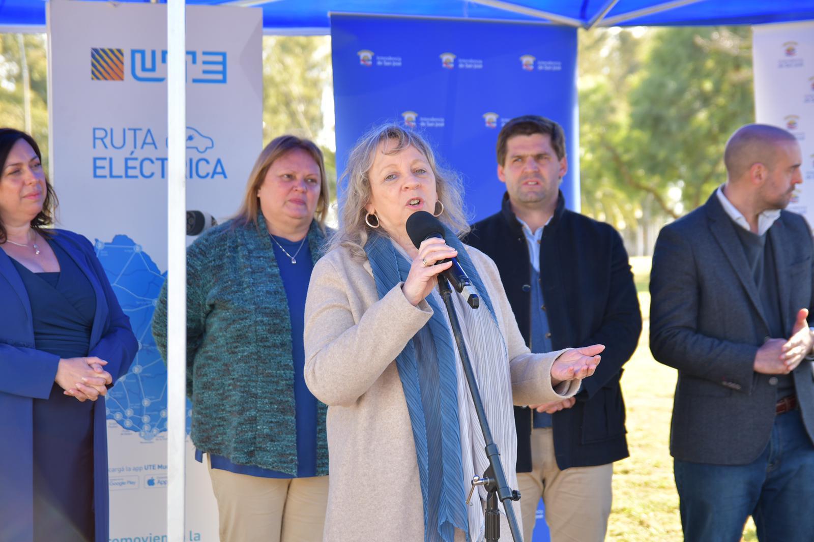 Presidenta de UTE en inauguración de Puesto de Carga en Ecilda Paullier