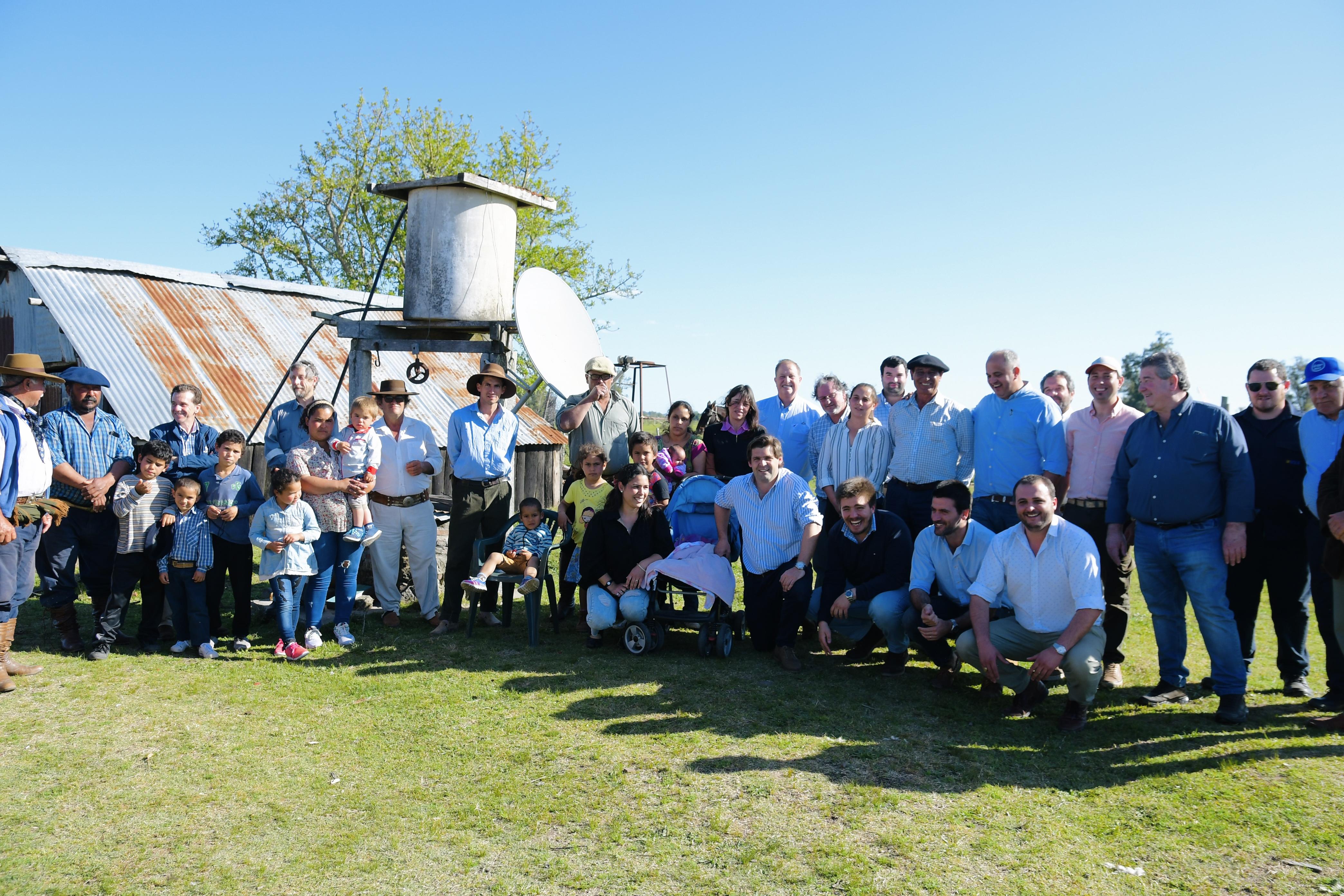 Delegación de UTE en pueblo La Rosada en Tacuarembó