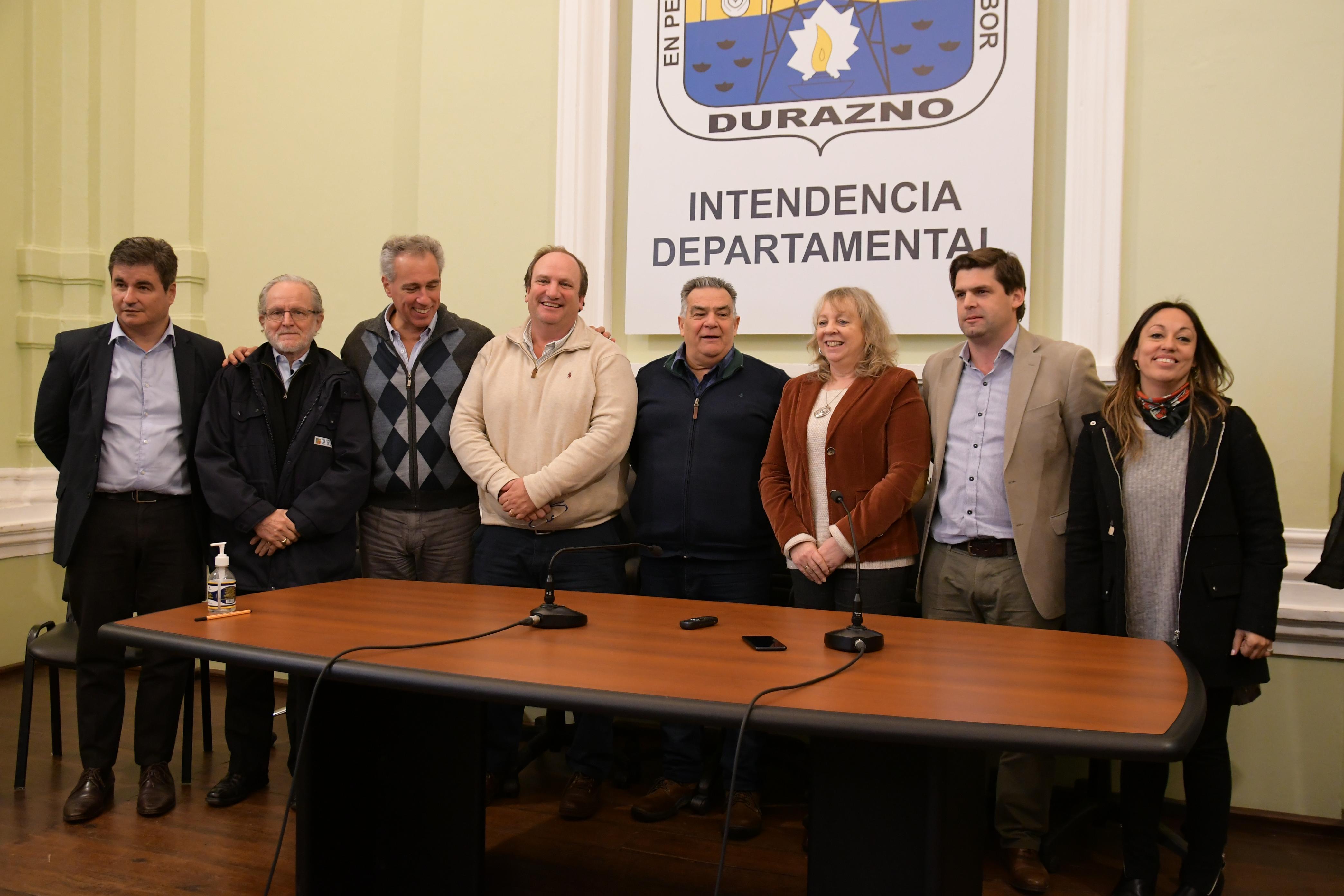 Acto de firma de Convenios entre Intendencia de Durazno y UTE