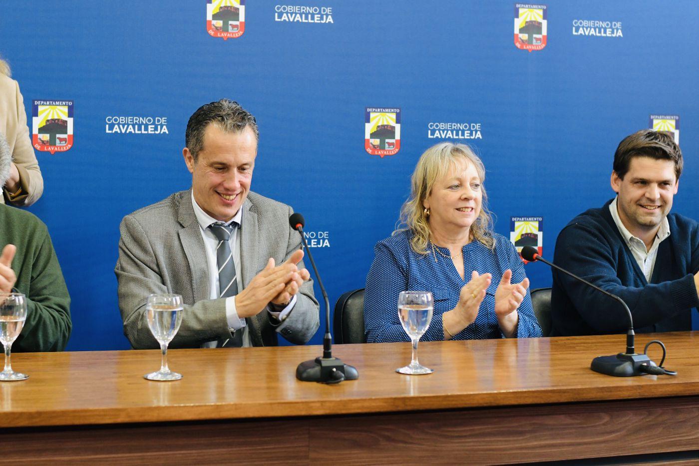 Intendente Mario García, Presidenta de UTE Silvia Emaldi y Director Felipe Algorta