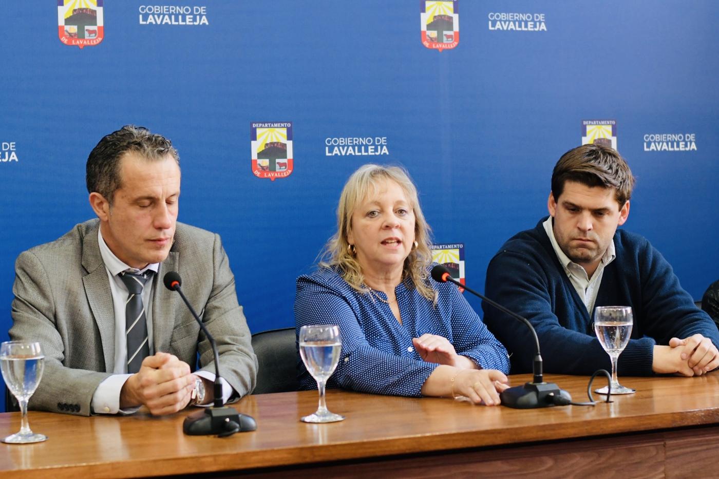 Intendente Mario García, Presidenta de UTE Silvia Emaldi y Director Felipe Algorta