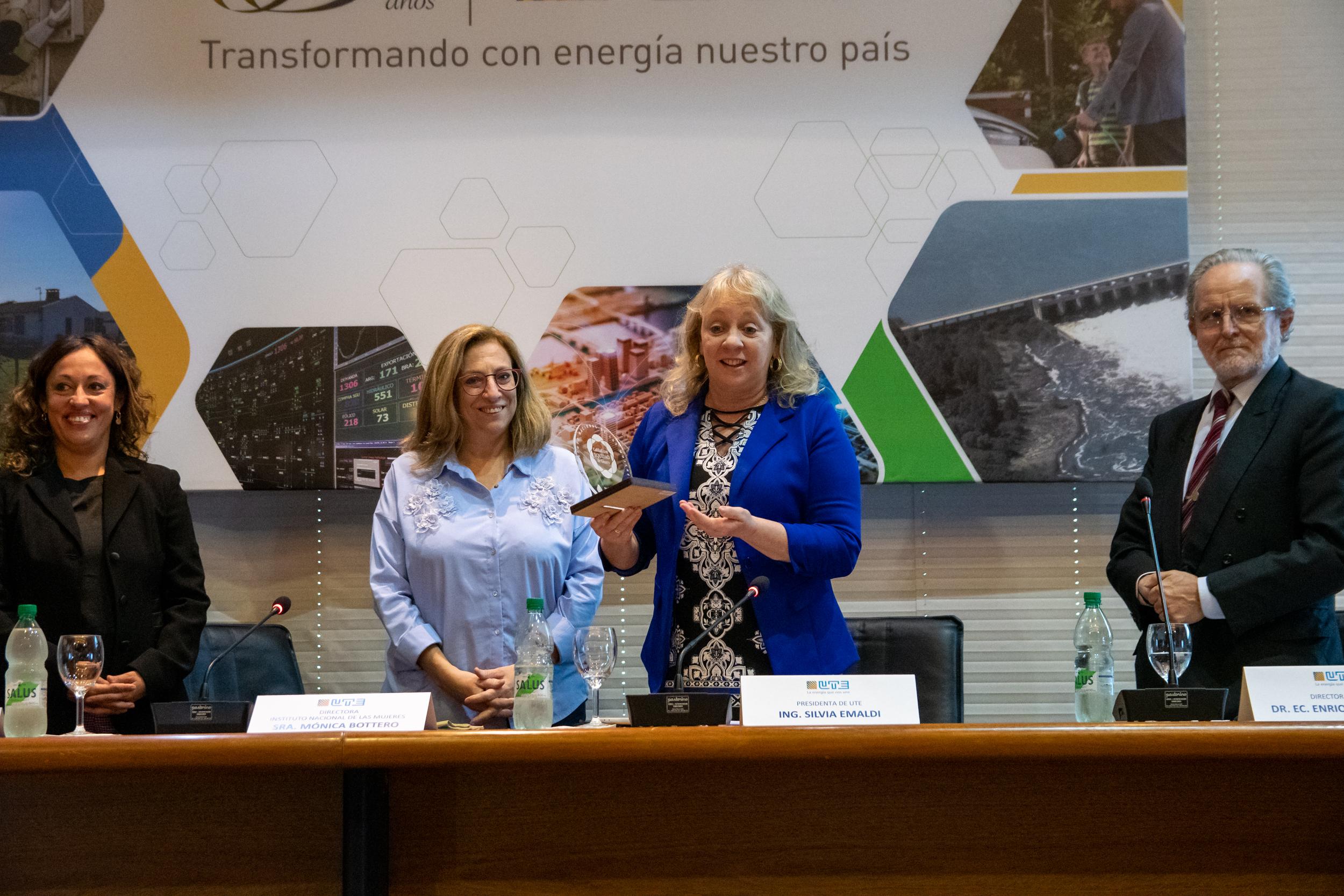 Fernanda Cardona, Mónica Bottero, Silvia Emaldi y Enrique Pées Boz