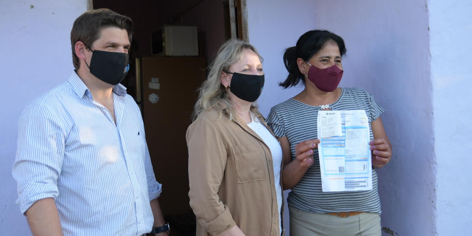 Algorta, Emaldi y una vecina del barrio Don Atilio