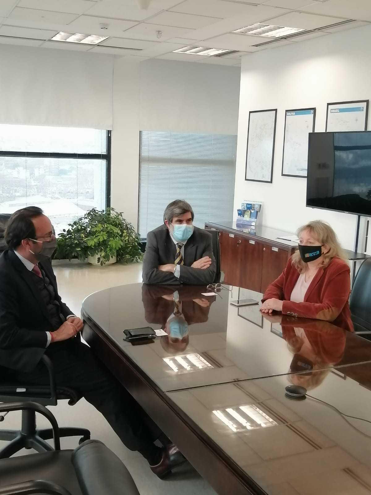 Presidenta de UTE Ing. Silvia Emaldi, Gerente Gral Ing. Javier San Cristóbal y François Borit de CAF, 