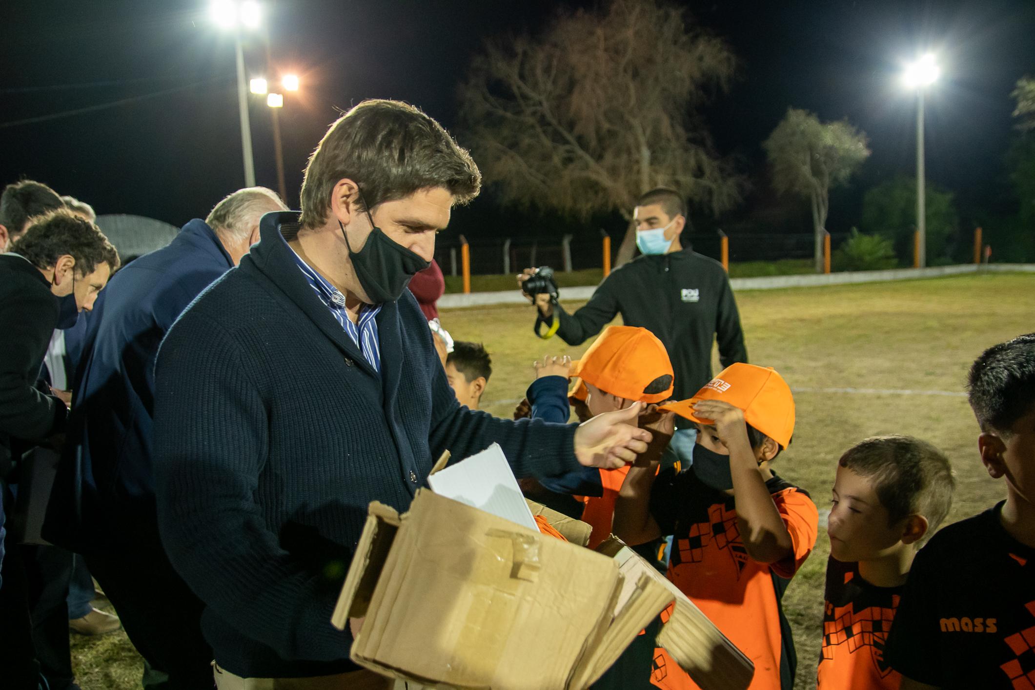 Inauguración de la red lumínica de la cancha del club de fútbol infantil Institución Atlética Sud América (Paysandú)