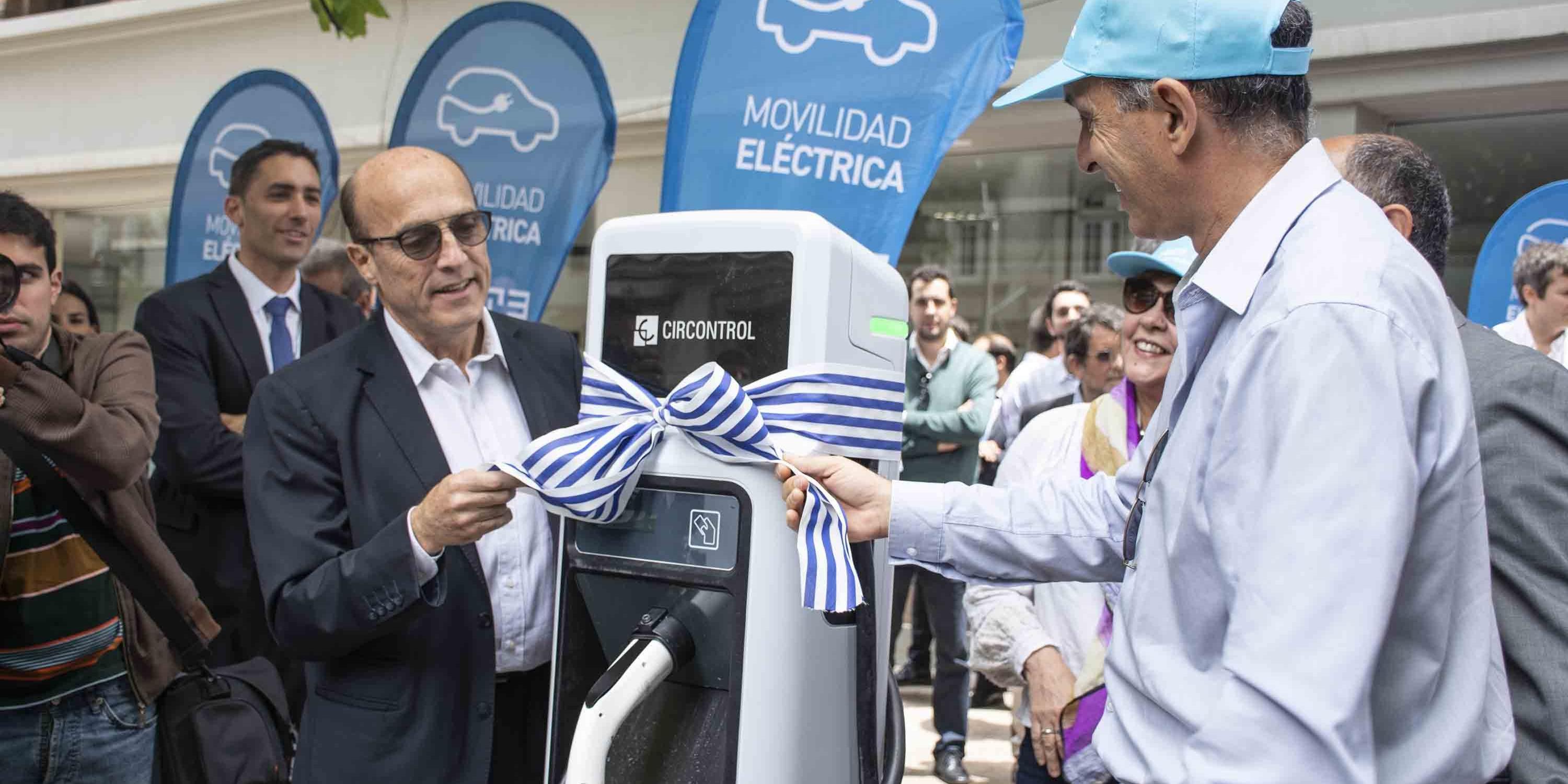 El Intendente de Montevideo y el Presidente de UTE inauguran los nuevos cargadores