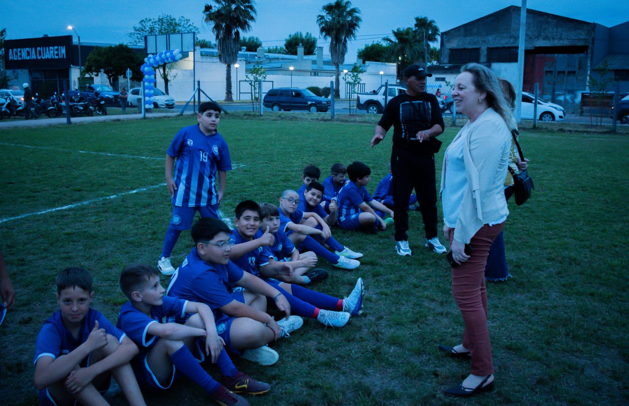 Club Continental de Melo se sumó a la iluminación eficiente de canchas deportivas