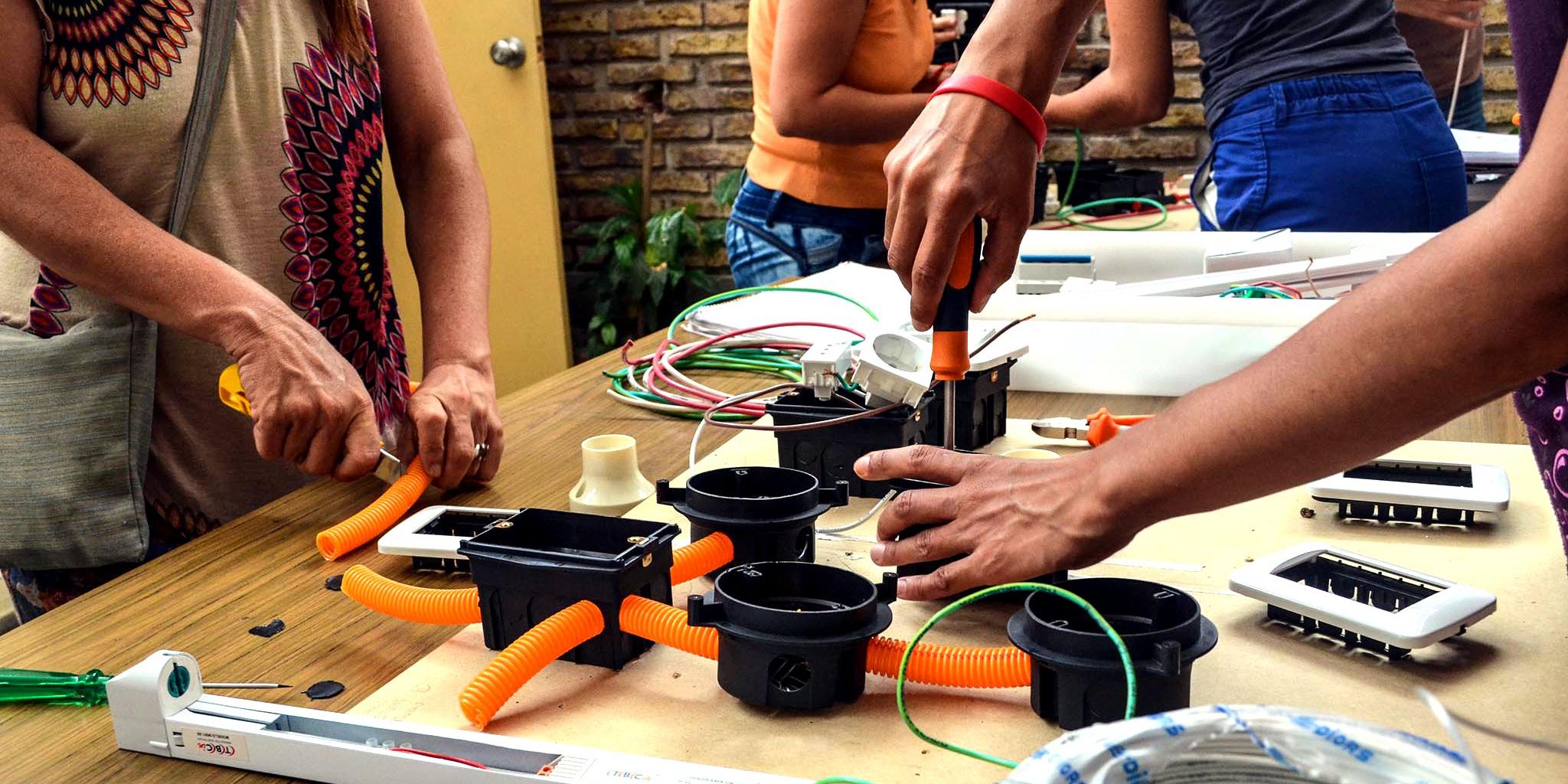 Mujeres Electricistas