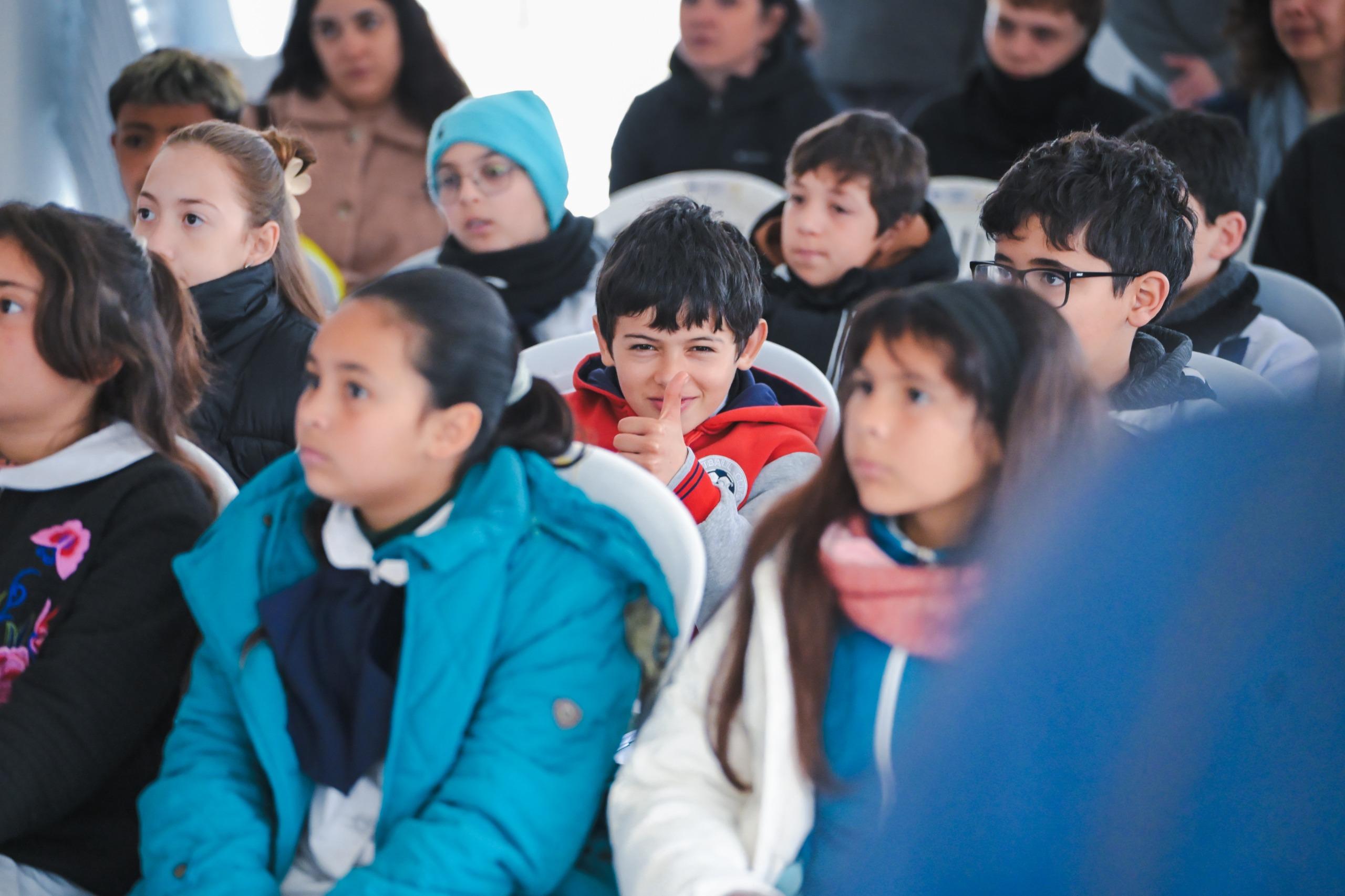 Niñas y niños de la Escuela N° 118 de Playa Pascual de ANEP visitaron hoy la Central Punta del Tigre. 