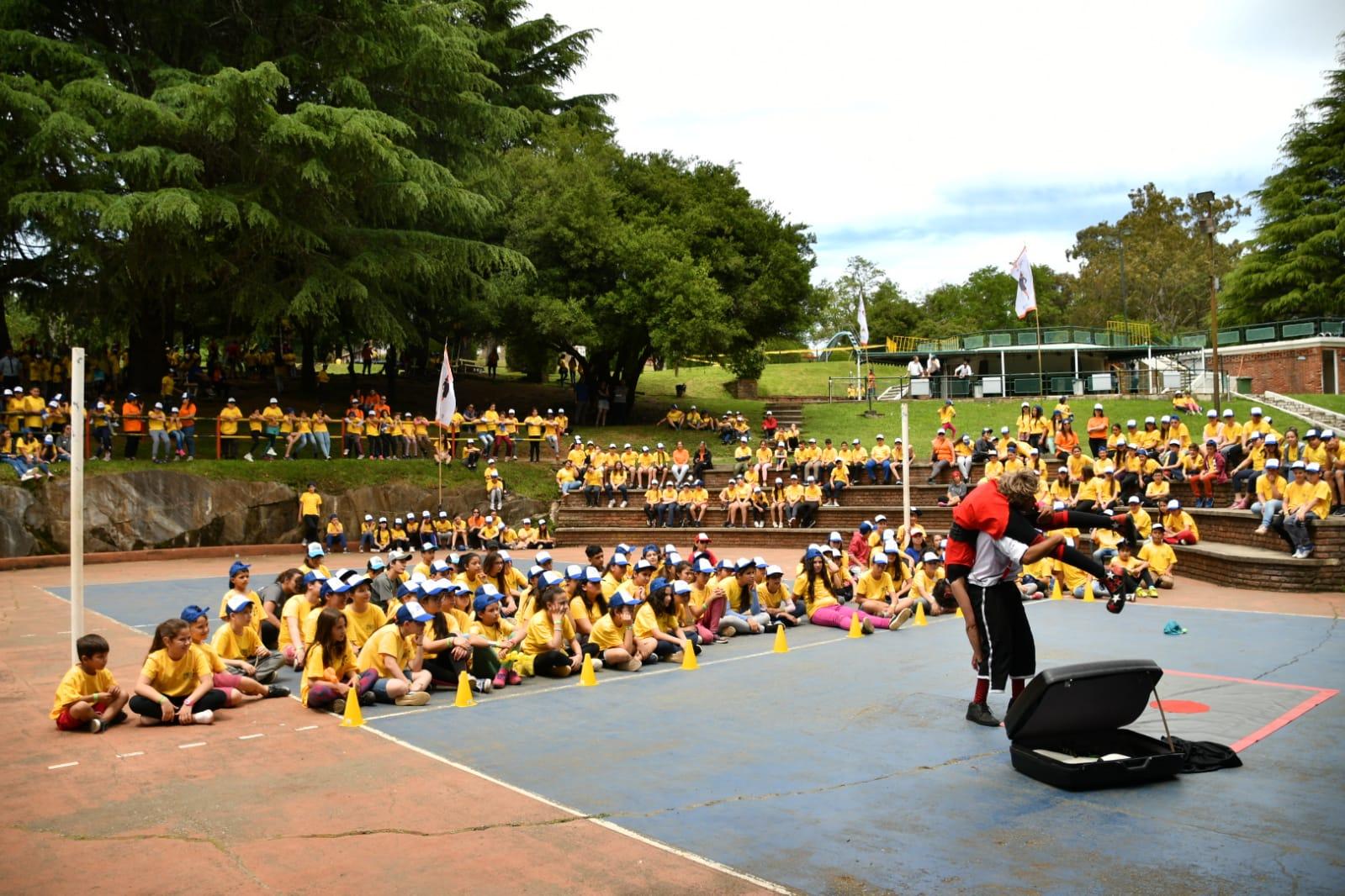 Niños y niñas en Parque de Vacaciones UTE-ANTEL